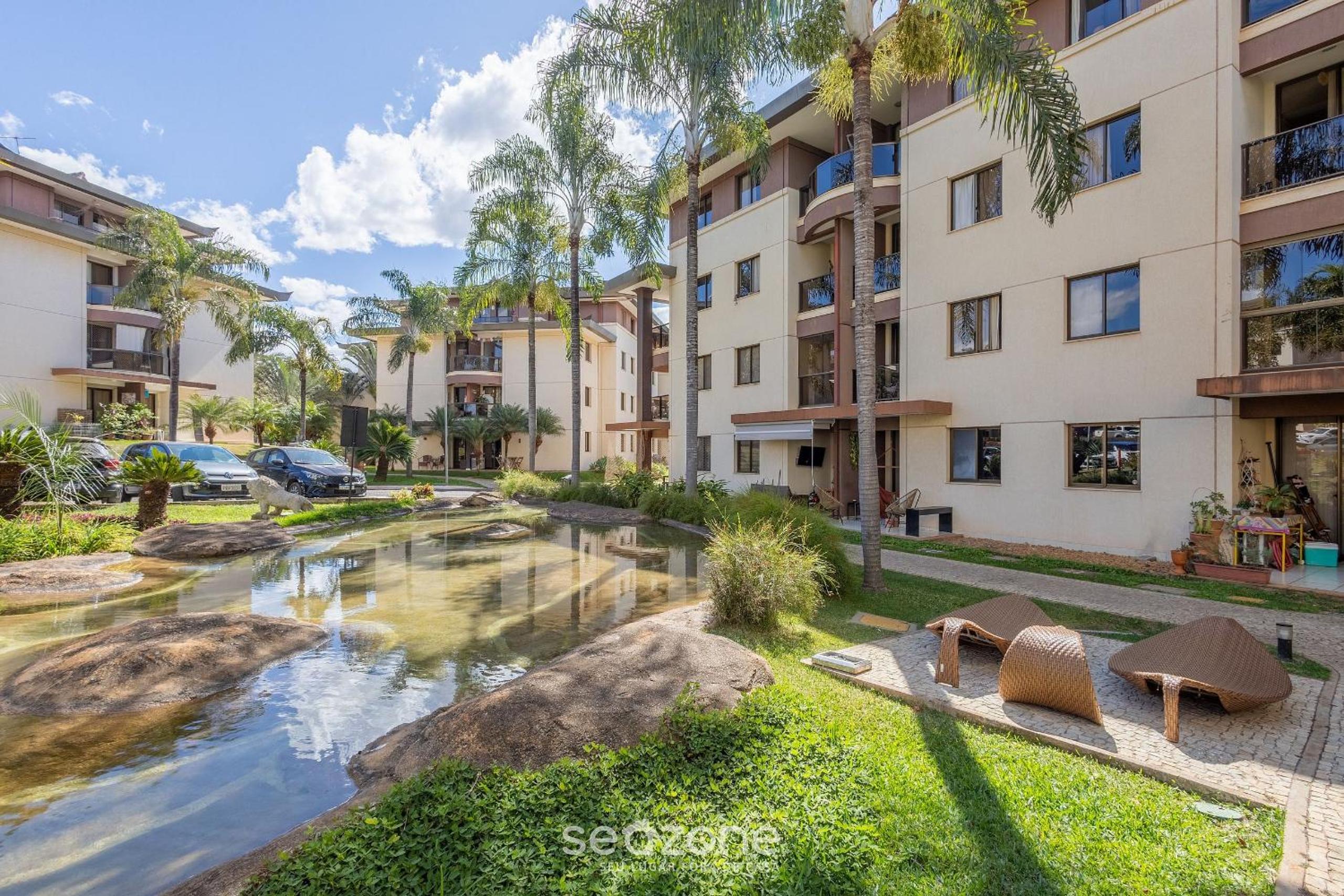 Apt with balcony in a condo with pool - CLR0211