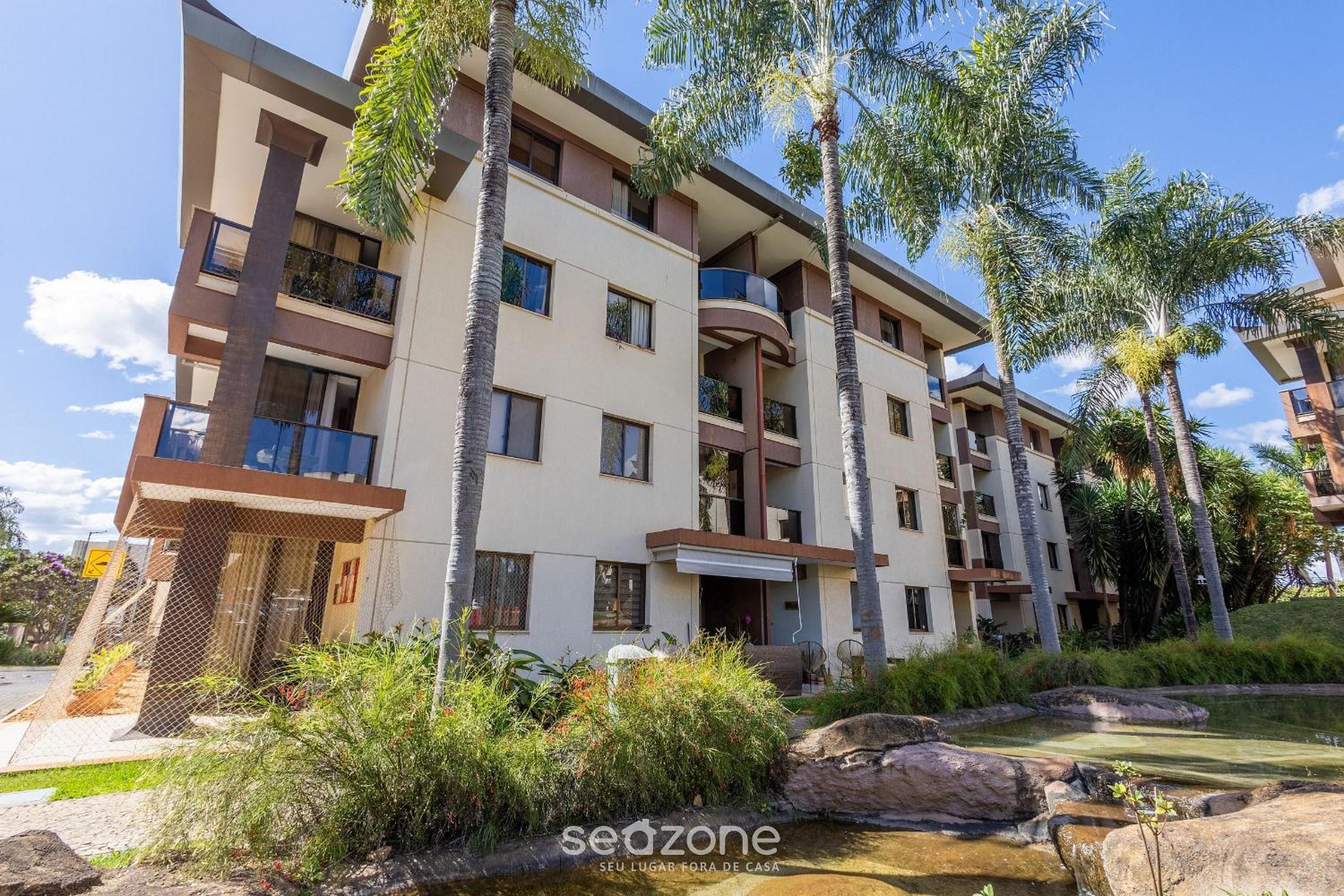 Apt with balcony in a condo with pool - CLR0211