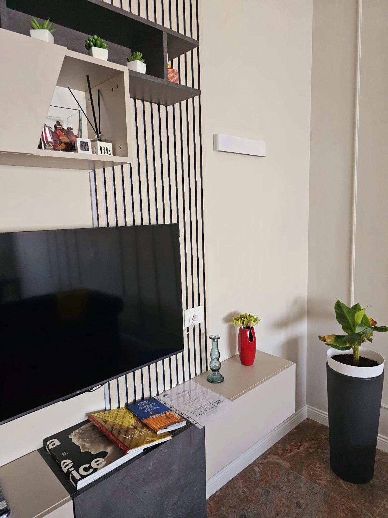 Upper San Pietro elegant flat on metro A with a view