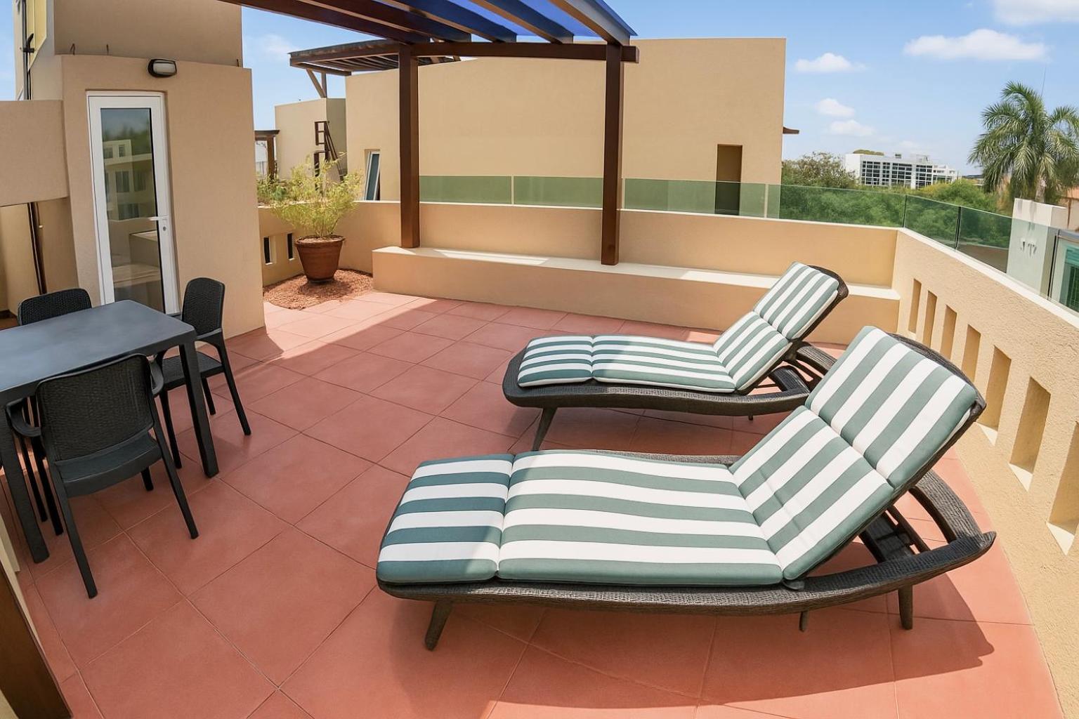Amazing Complex Near 5th Avenue by Andiani Travel