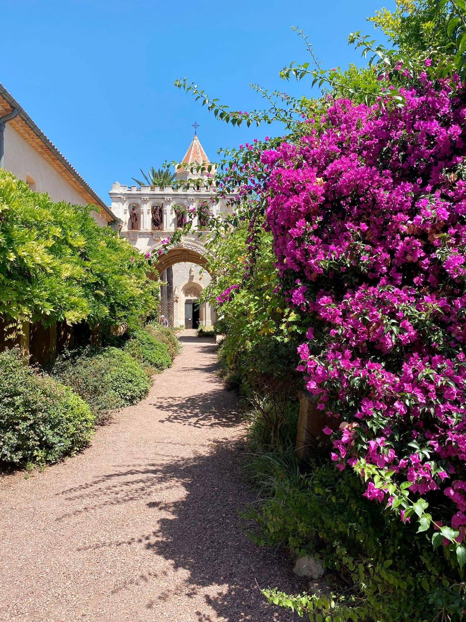 Fabulous Central 2BR - Prime Location, Walk to Croisette & Palais - By Totolulu Cannes Yellow Corner