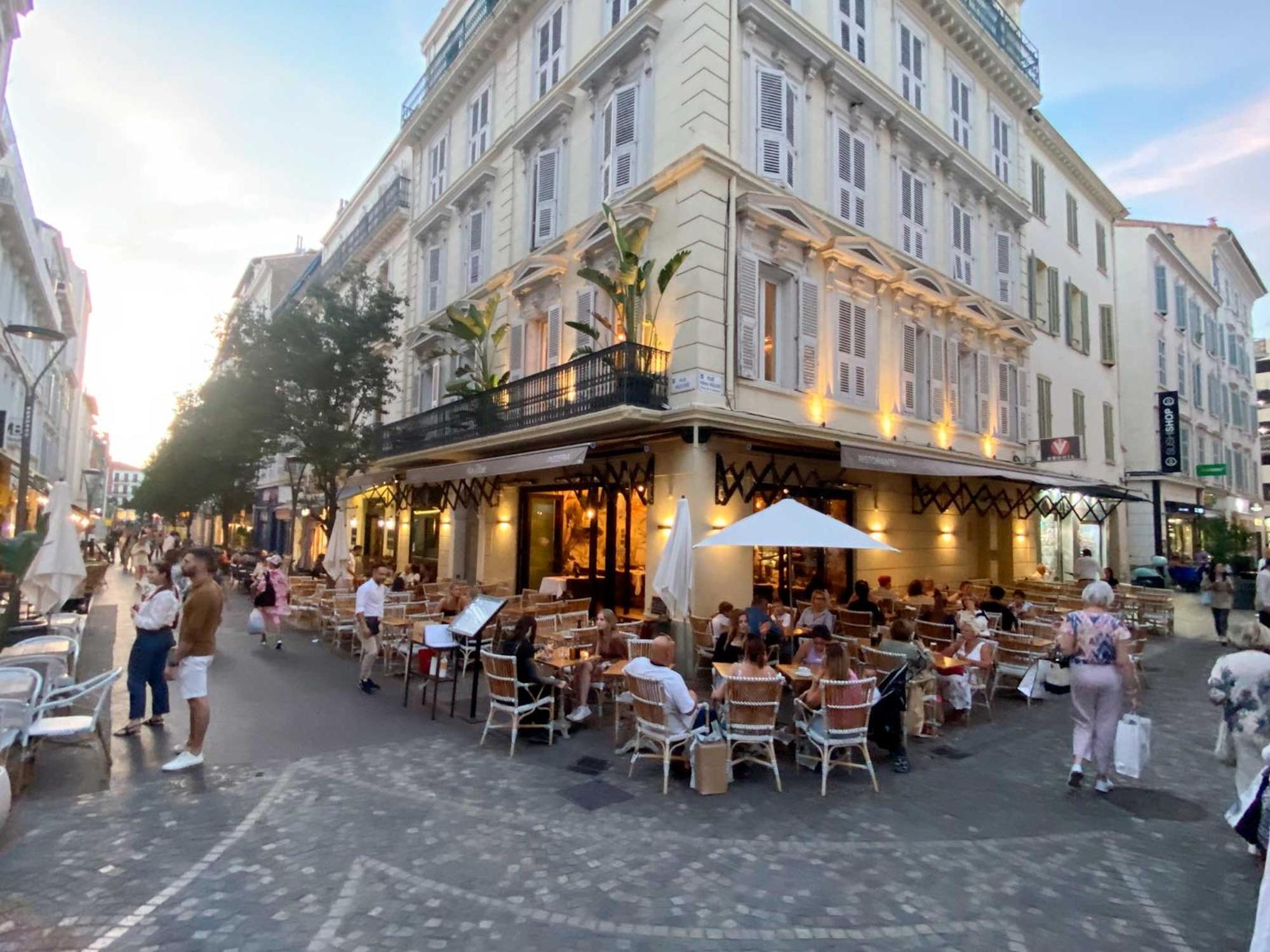 Fabulous Central 2BR - Prime Location, Walk to Croisette & Palais - By Totolulu Cannes Yellow Corner