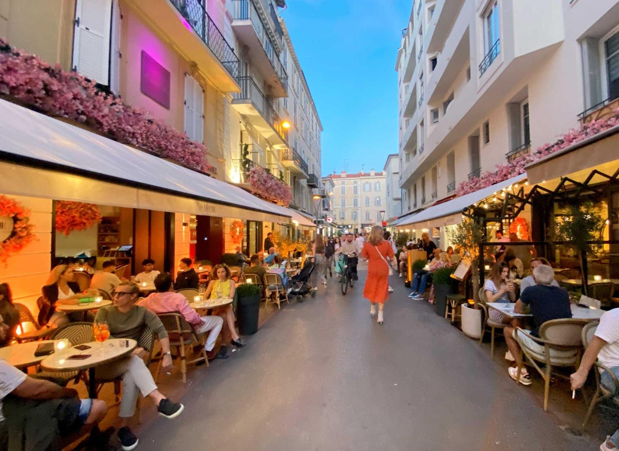 Fabulous Central 2BR - Prime Location, Walk to Croisette & Palais - By Totolulu Cannes Yellow Corner