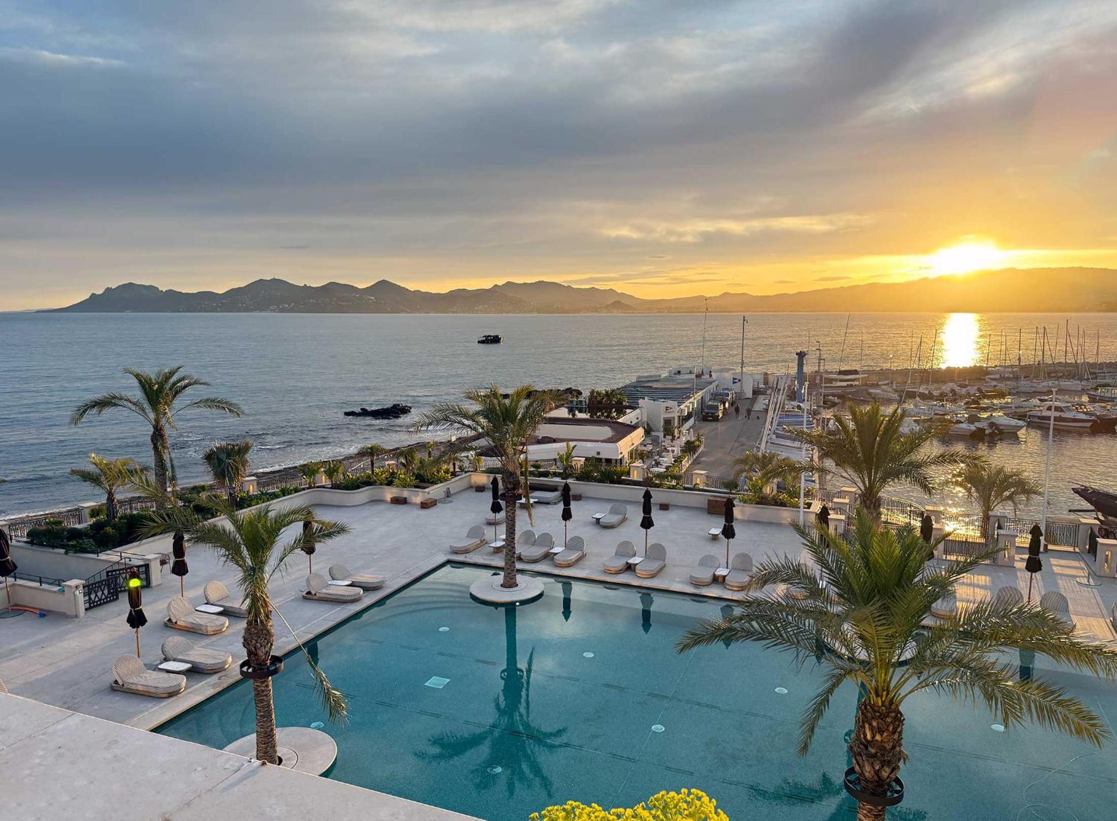 Fabulous Central 2BR - Prime Location, Walk to Croisette & Palais - By Totolulu Cannes Yellow Corner