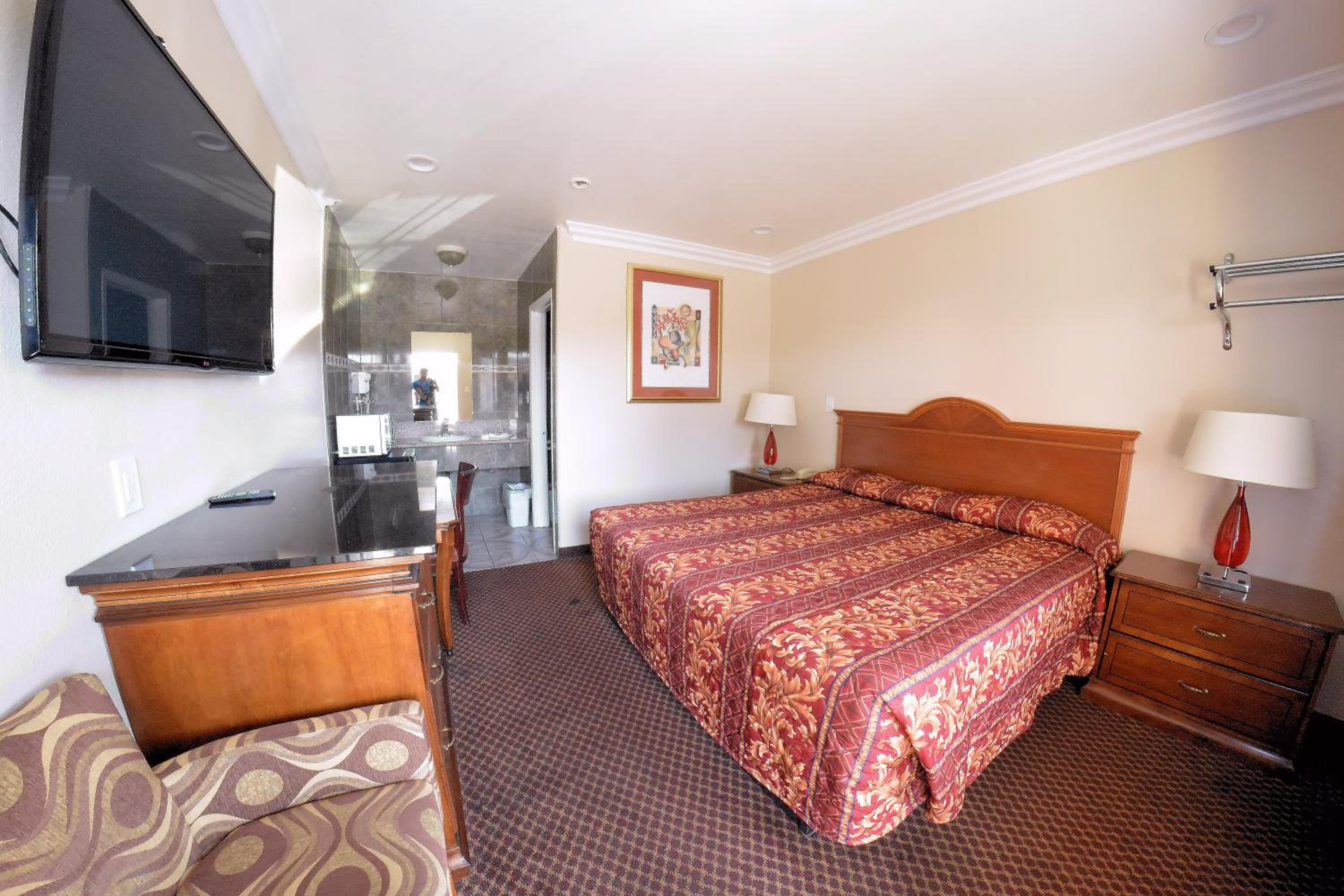 Oxnard Vacations - The Palace Inn - Property Image 46