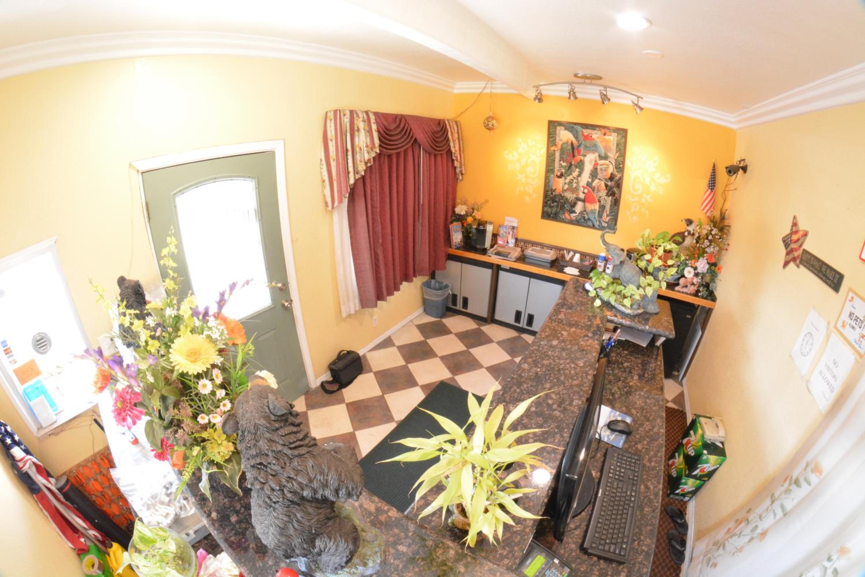 Oxnard Vacations - The Palace Inn - Property Image 17