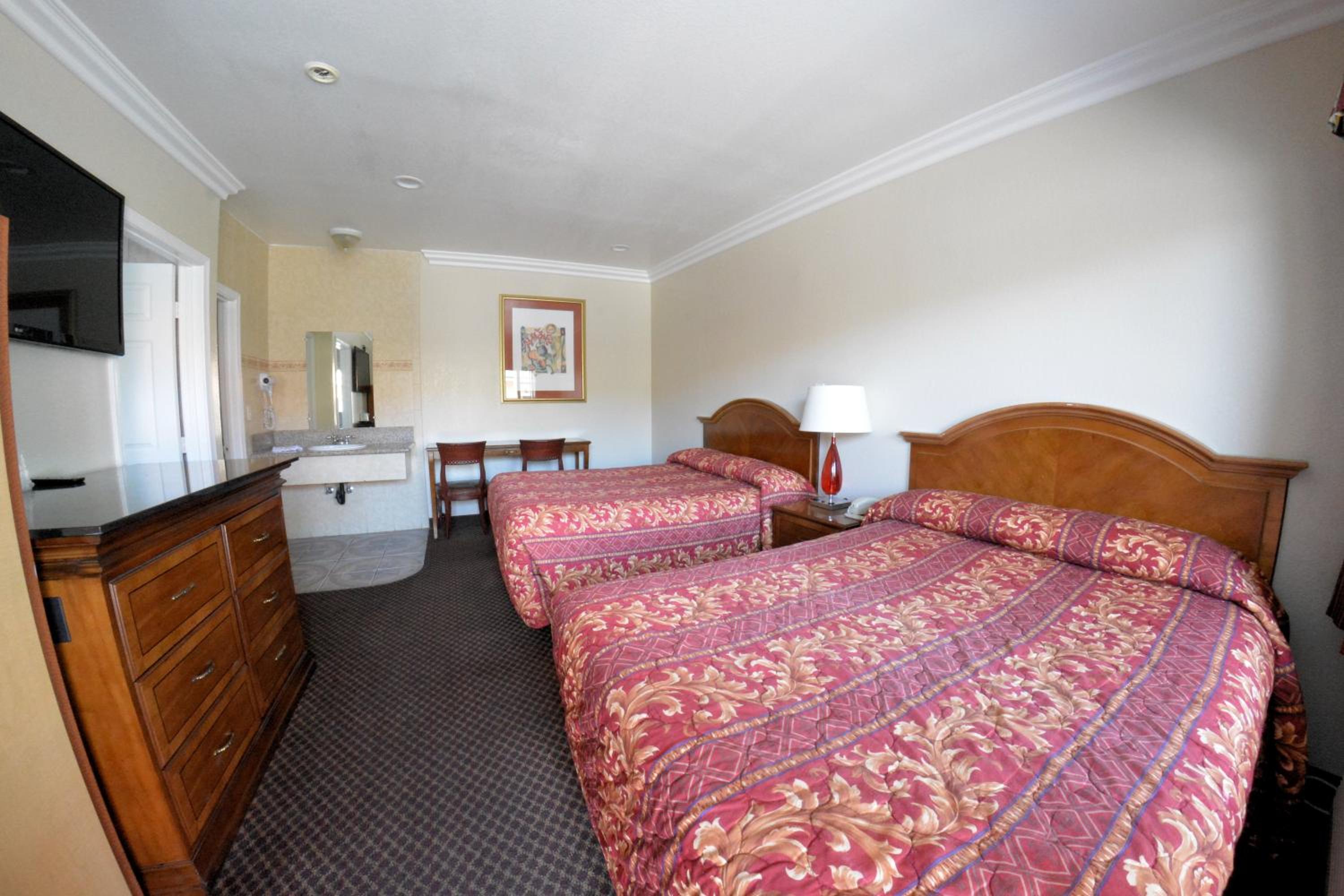 Oxnard Vacations - The Palace Inn - Property Image 18