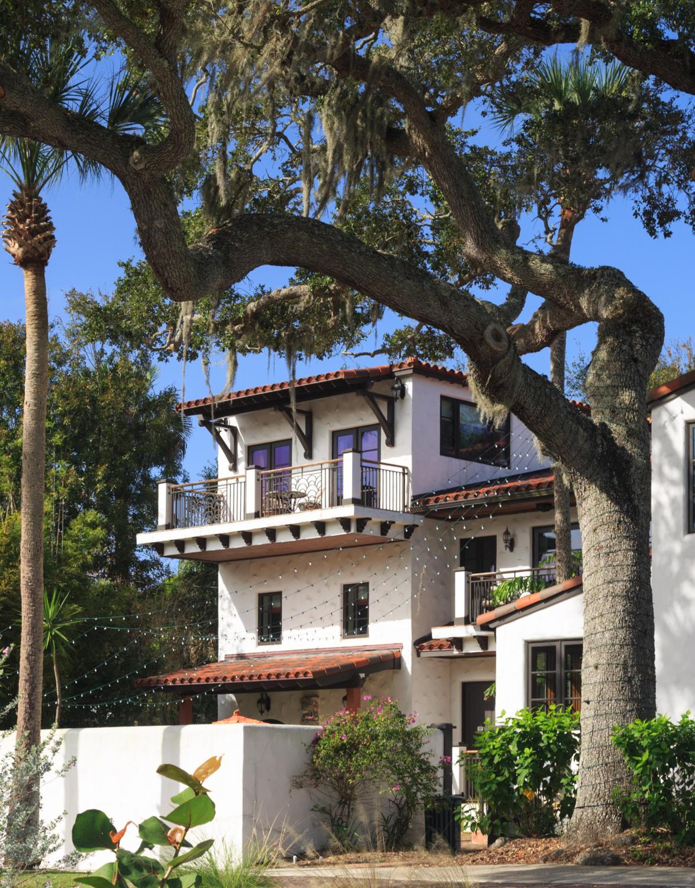 Black Dolphin Inn