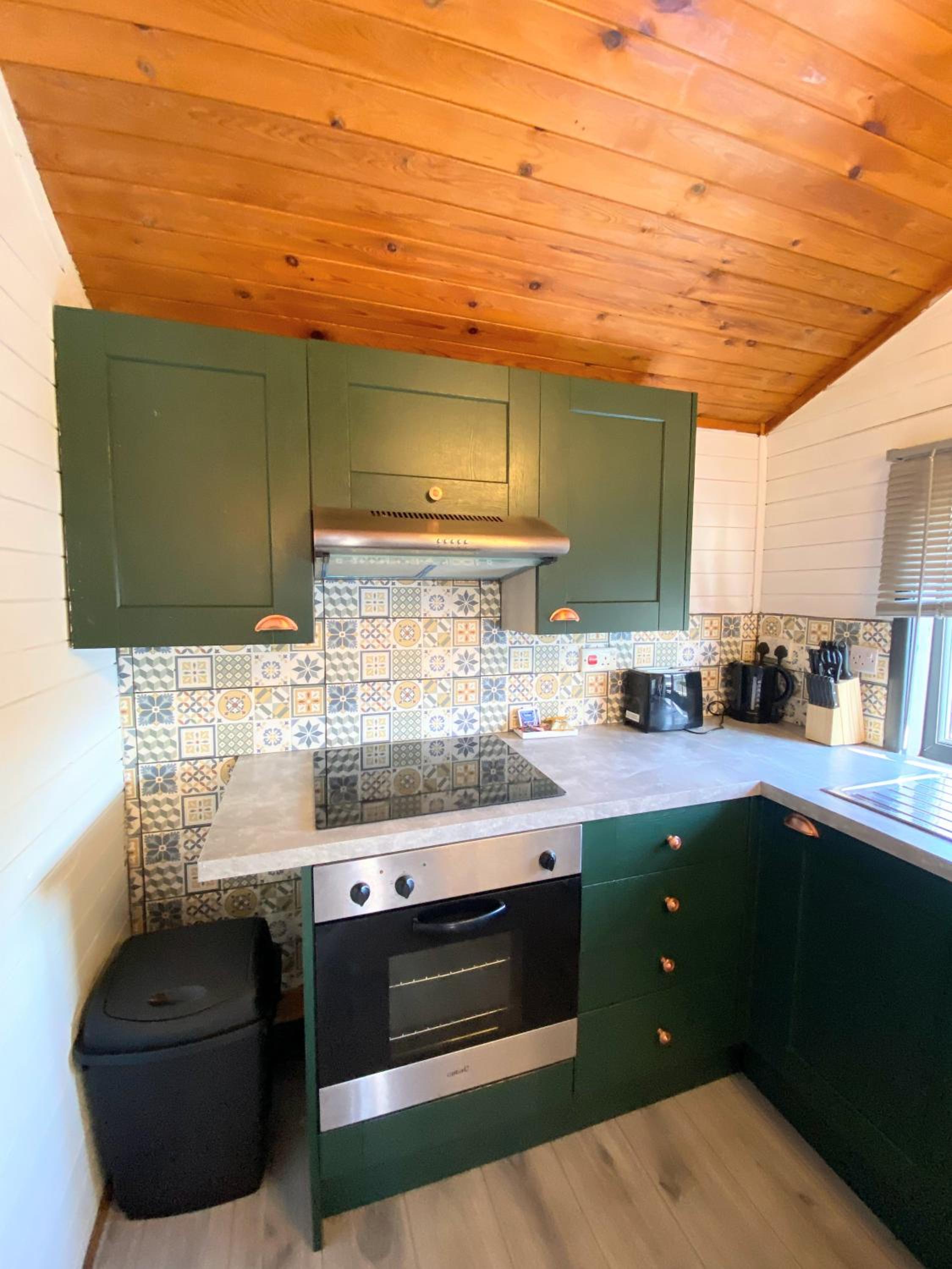 Otter 1 - Private Hot Tub - Bali Inspired Lodge - Bath - Longleat - Wiltshire, photo 5