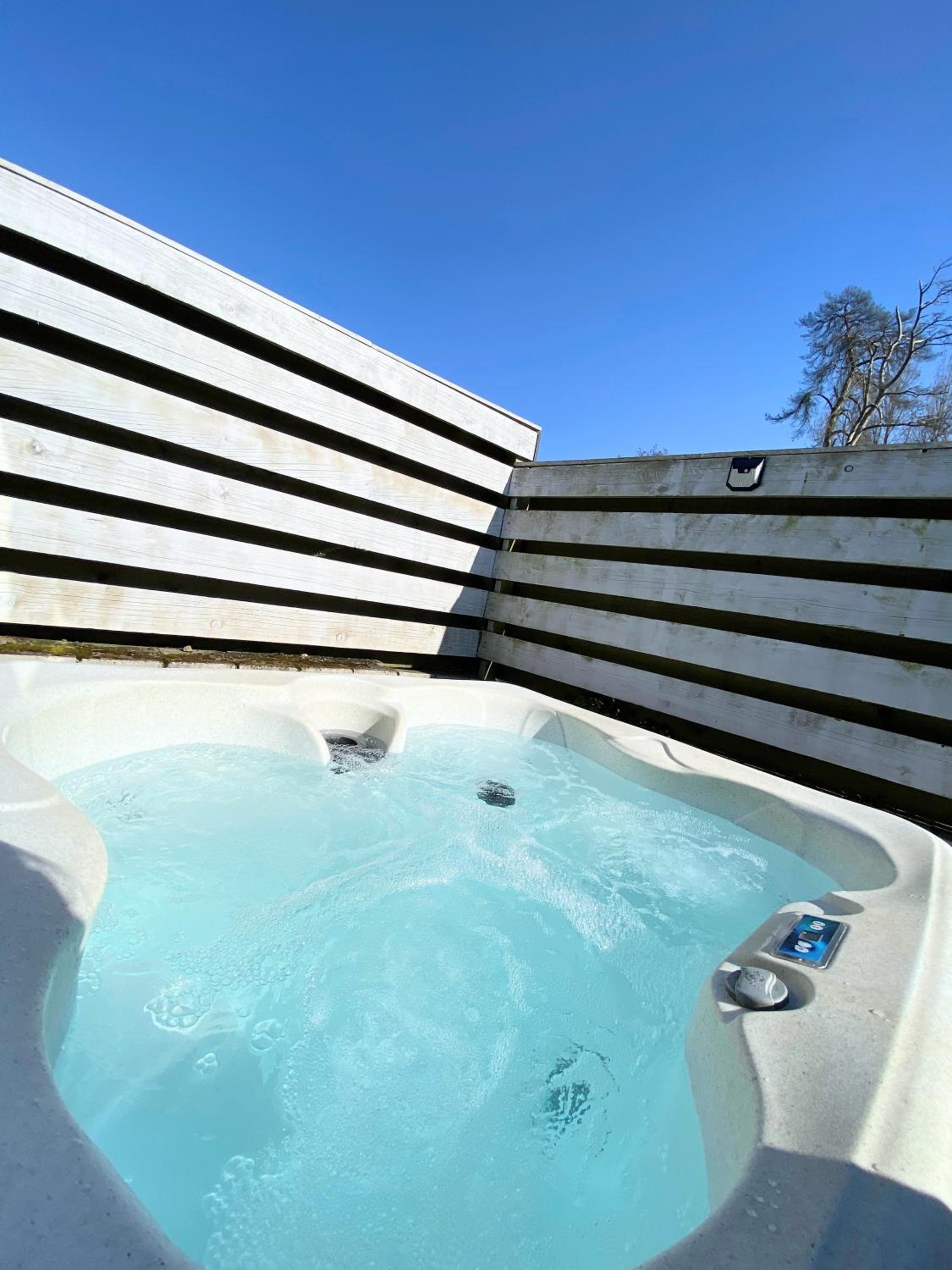 Otter 1 - Private Hot Tub - Bali Inspired Lodge - Bath - Longleat - Wiltshire, photo 17