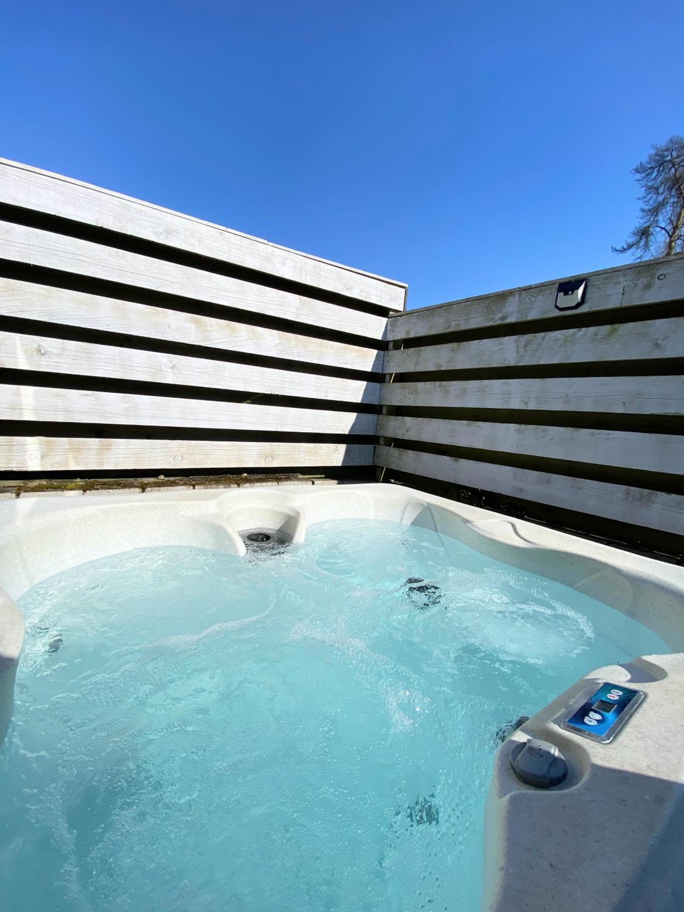 Otter 1 - Private Hot Tub - Bali Inspired Lodge - Bath - Longleat - Wiltshire, photo 20