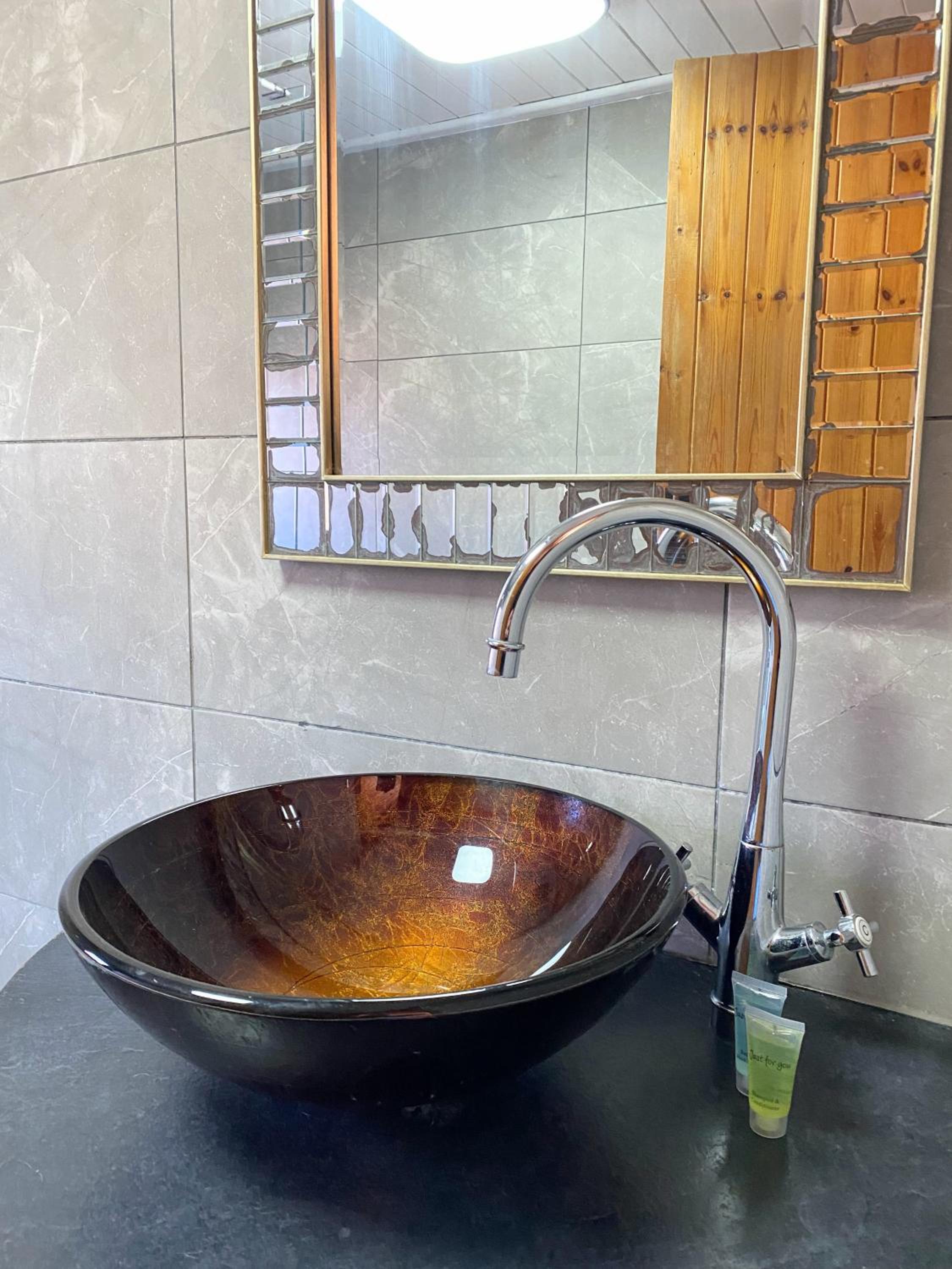 Otter 1 - Private Hot Tub - Bali Inspired Lodge - Bath - Longleat - Wiltshire, photo 22