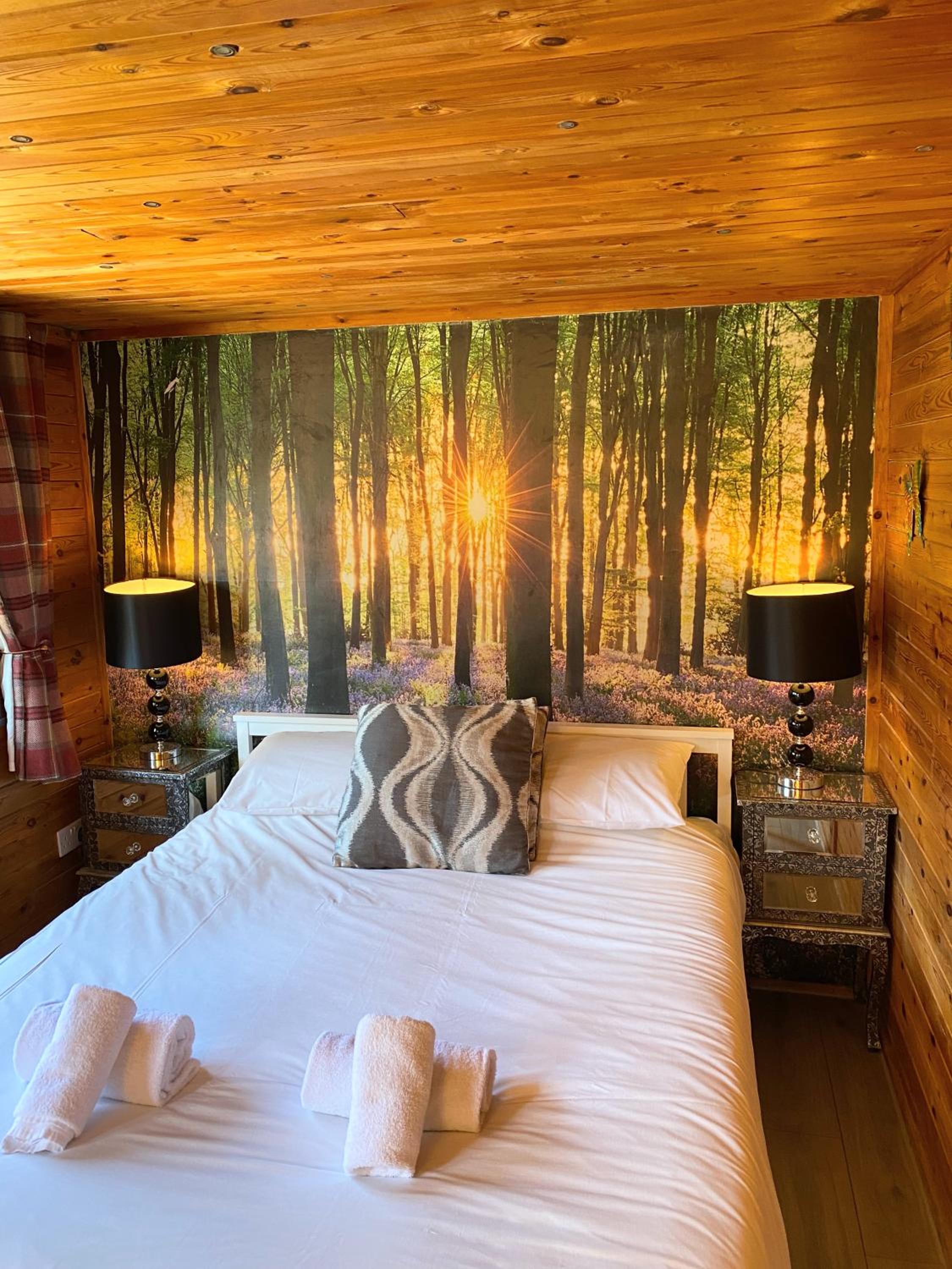 Otter 1 - Private Hot Tub - Bali Inspired Lodge - Bath - Longleat - Wiltshire, photo 13