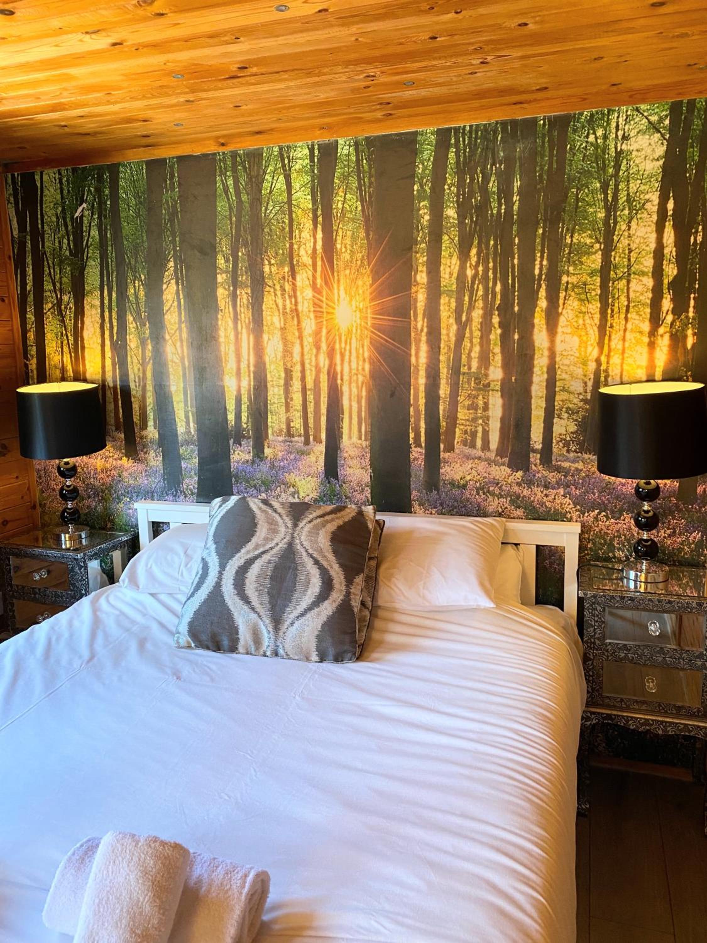 Otter 1 - Private Hot Tub - Bali Inspired Lodge - Bath - Longleat - Wiltshire, photo 10