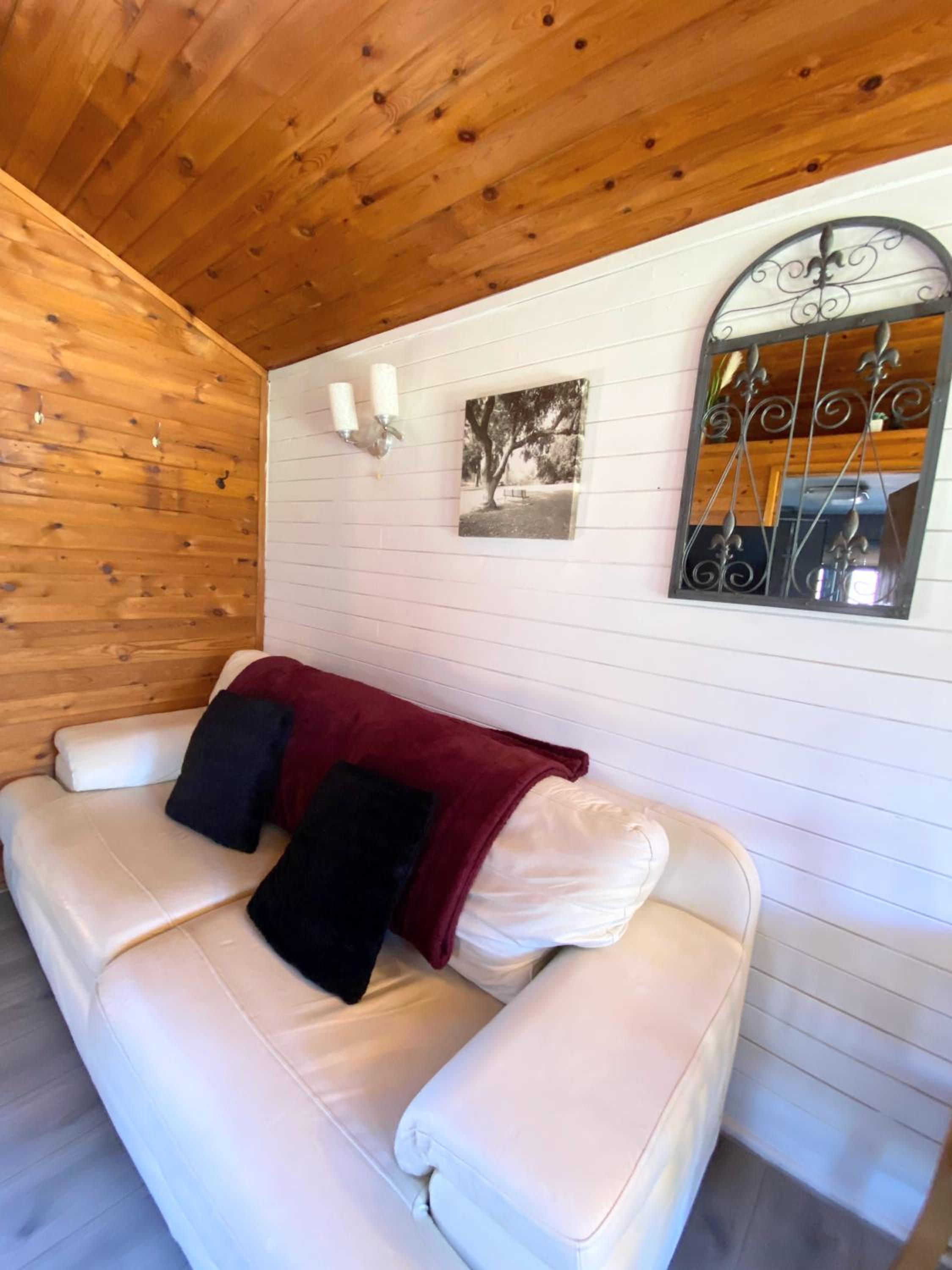 Otter 1 - Private Hot Tub - Bali Inspired Lodge - Bath - Longleat - Wiltshire, photo 19