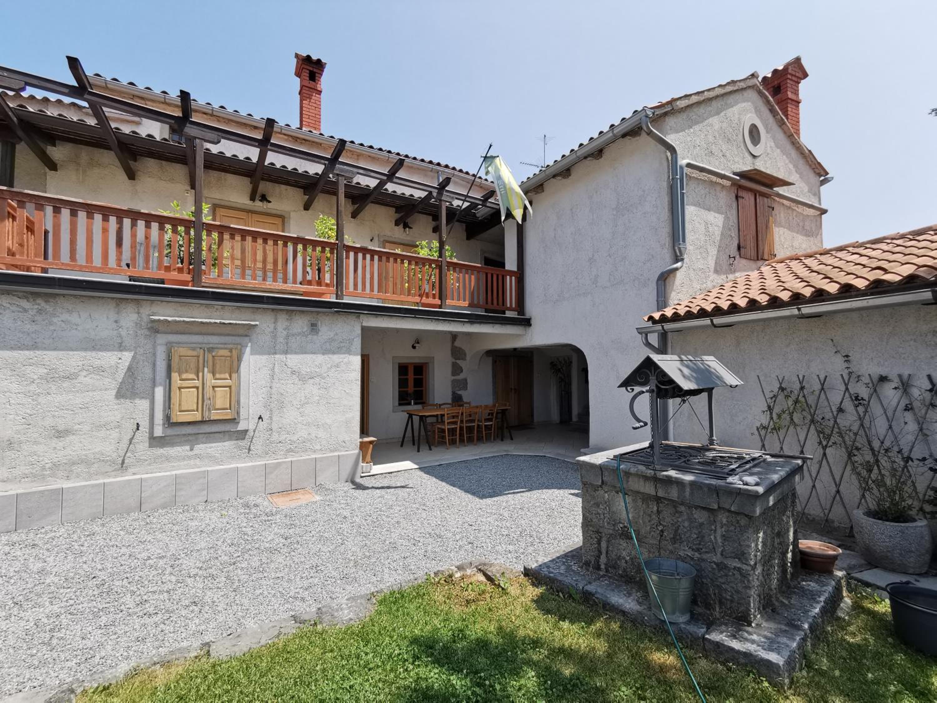 Domus Carstica
