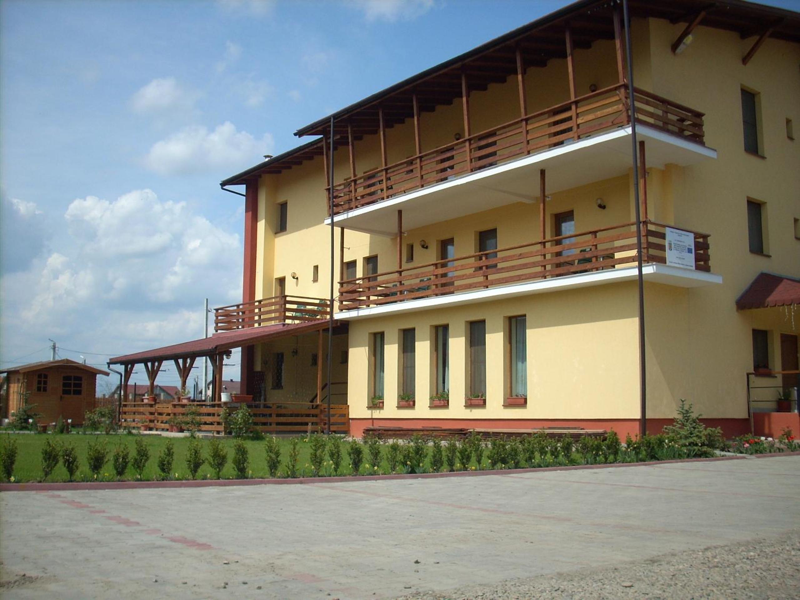 Pensiunea Maria , Floresti view 2