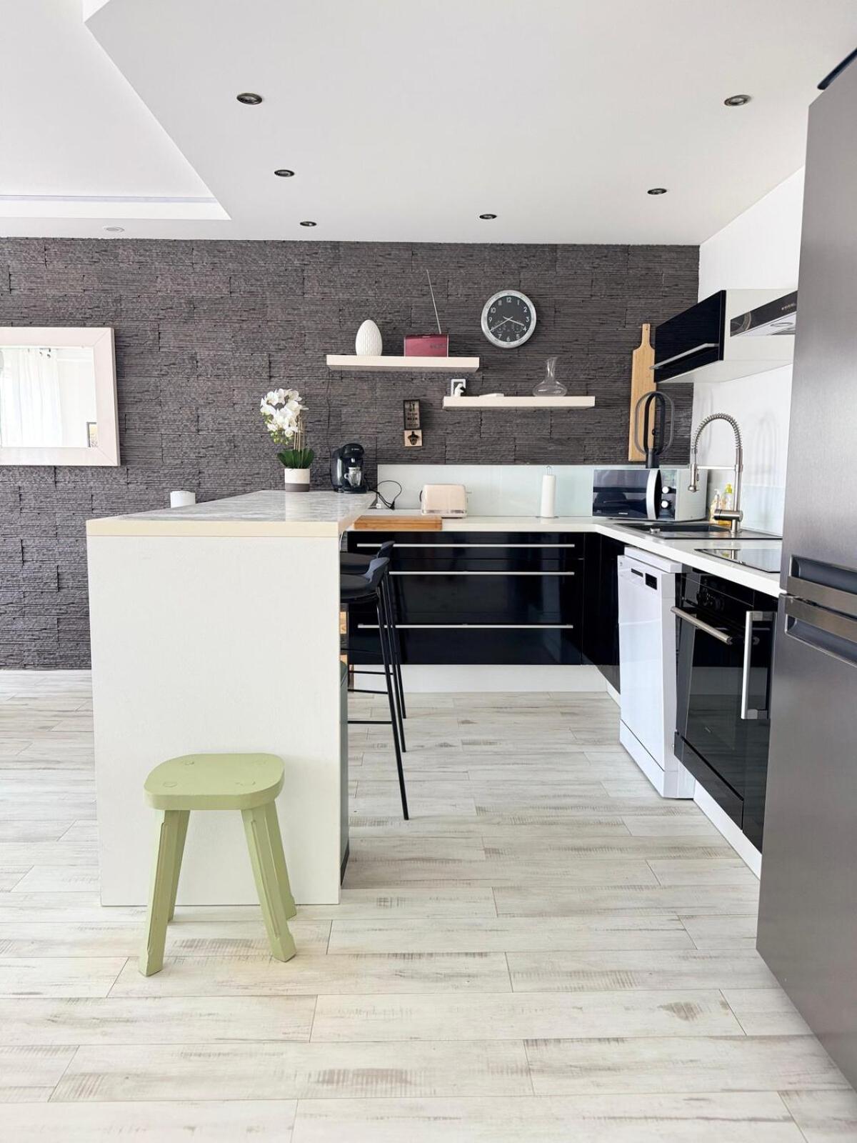 LA PROVENCE - stylish & spacious apartment with pool & private parking near Avignon, TRAVELLER AWARD 2026