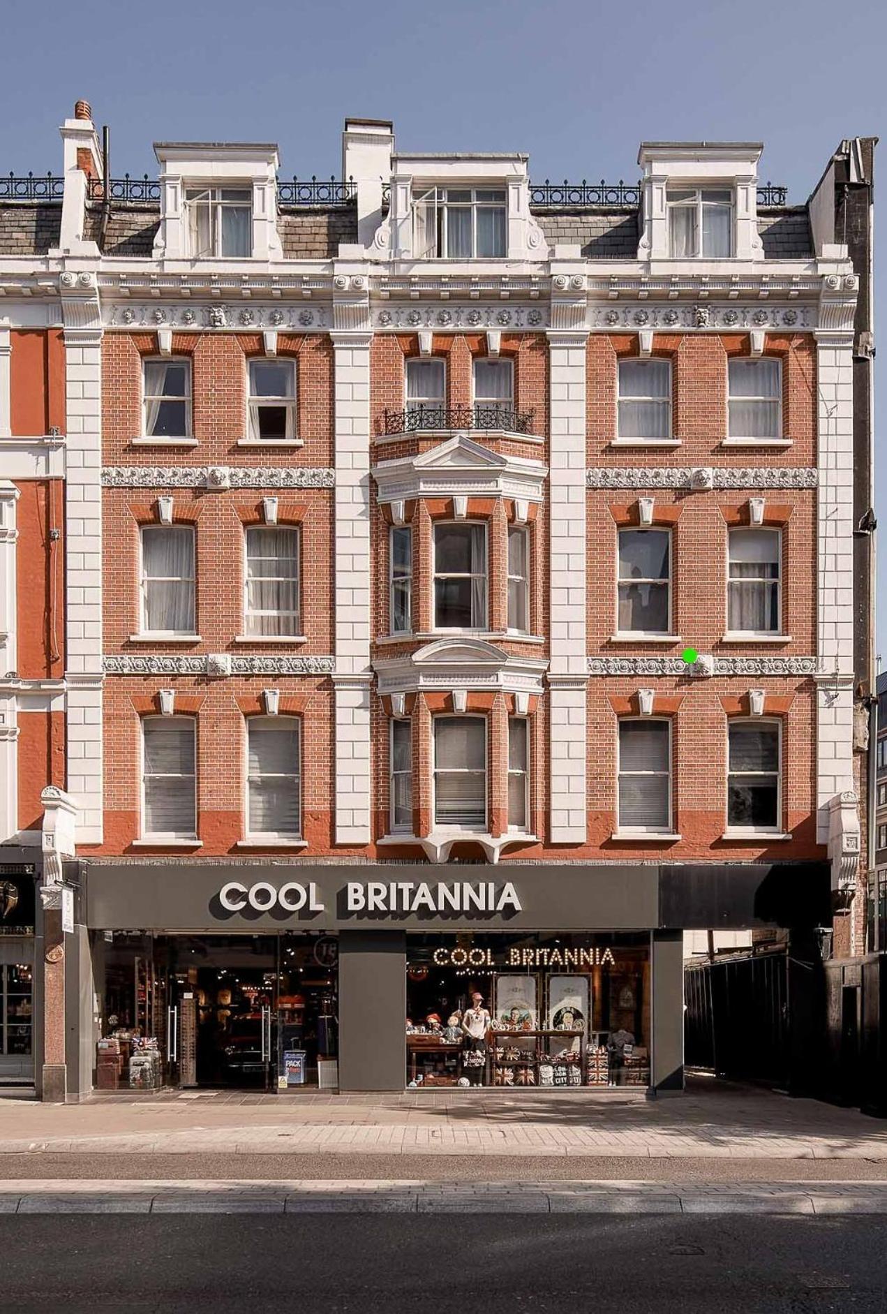 Oxford Street Apartments by Advan