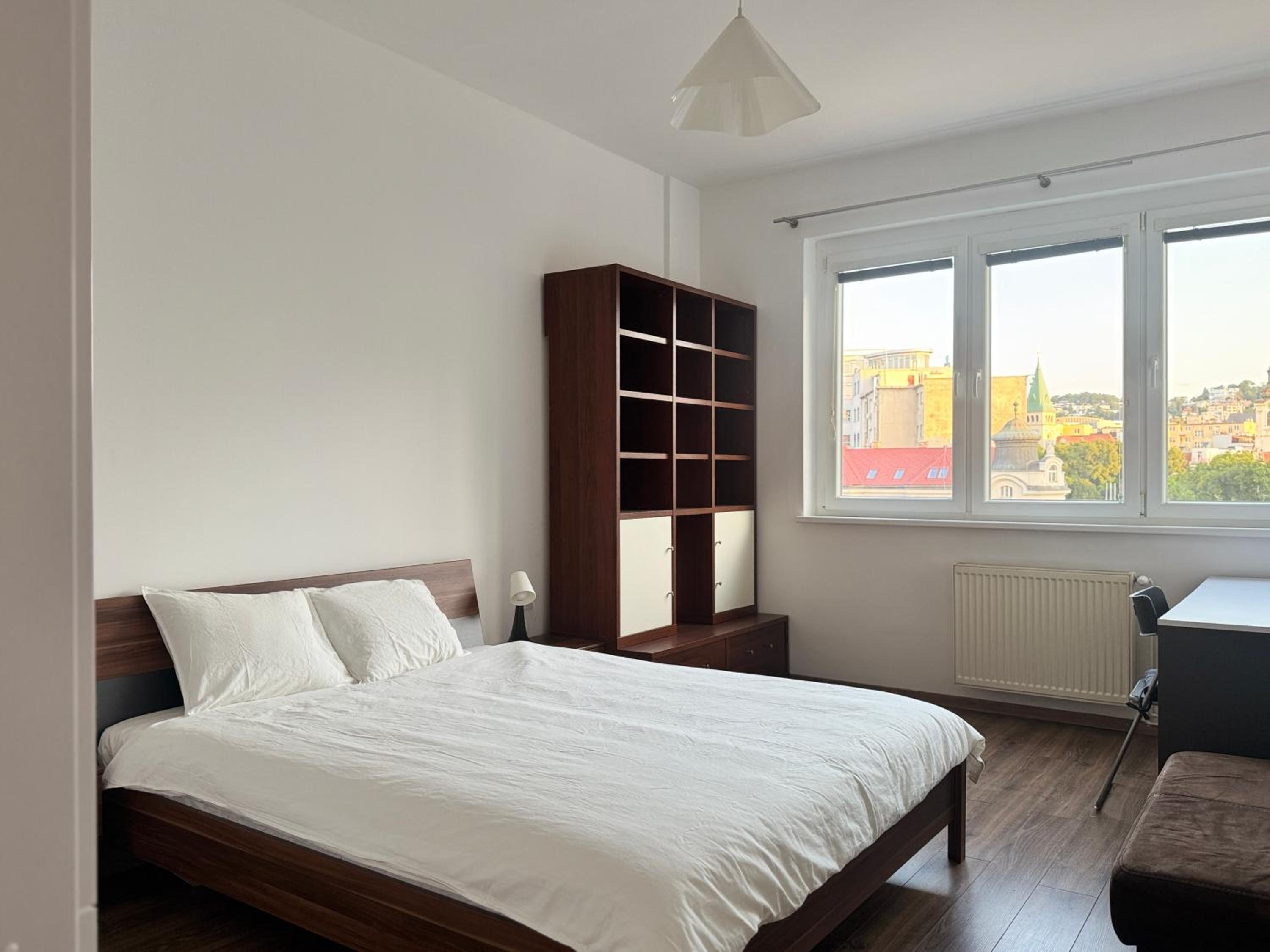 Old Town 3BR Apartment with Castle Views
