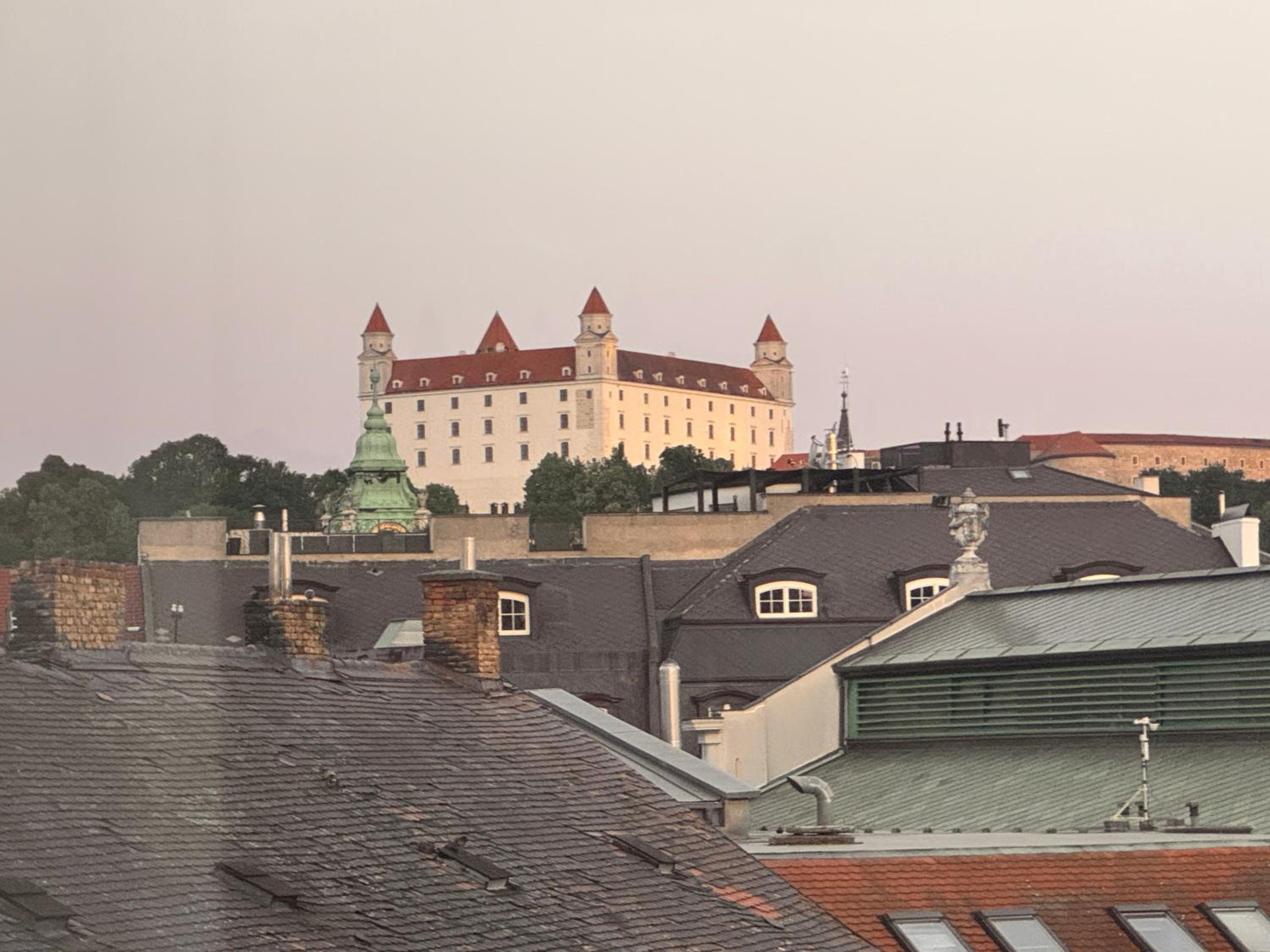 Old Town 3BR Apartment with Castle Views