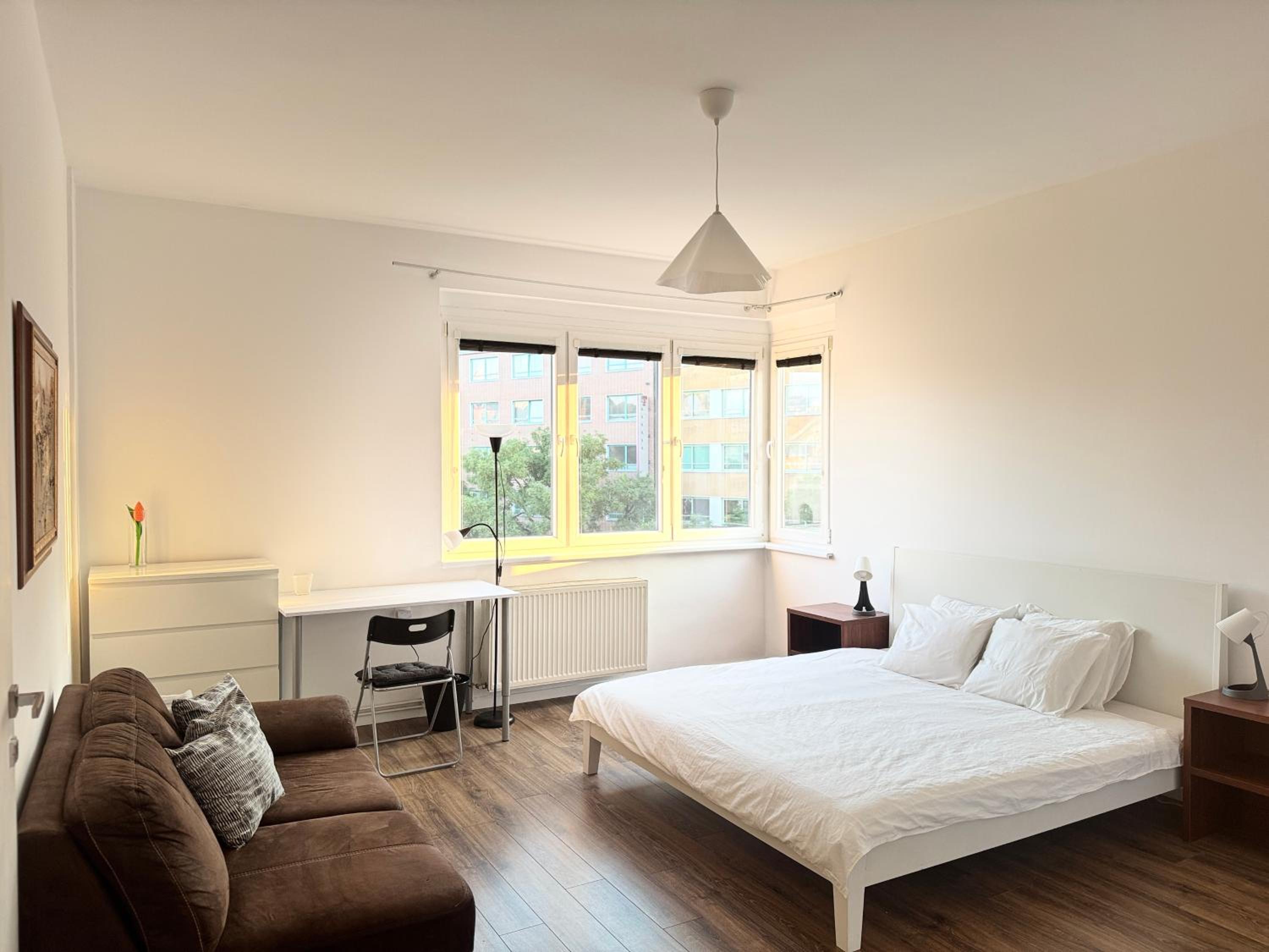 Old Town 3BR Apartment with Castle Views