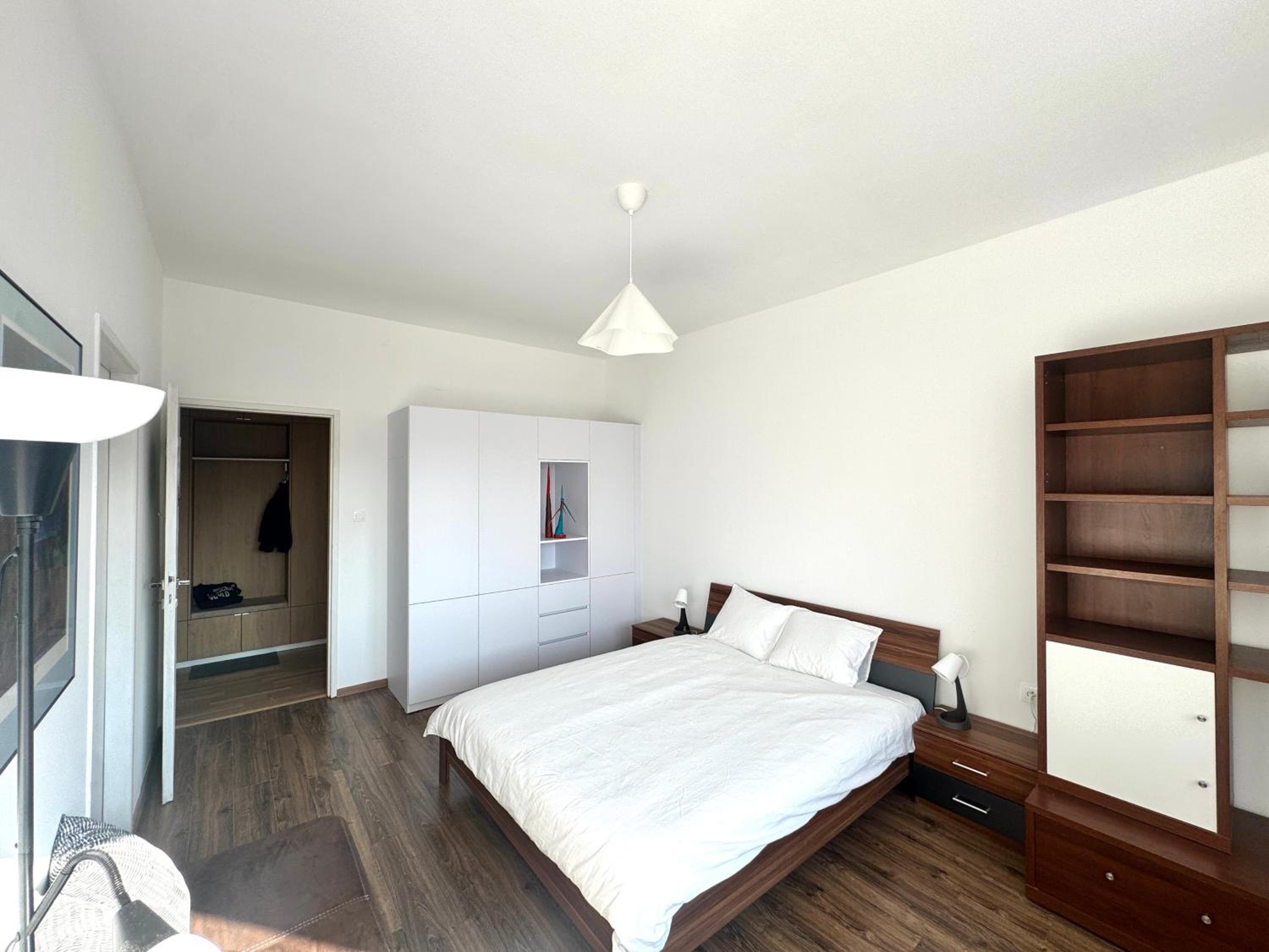 Old Town 3BR Apartment with Castle Views