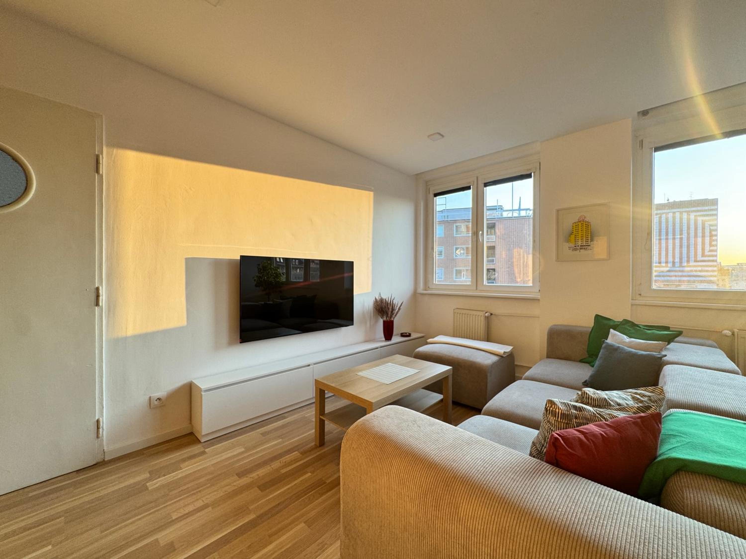 Old Town 3BR Apartment with Castle Views