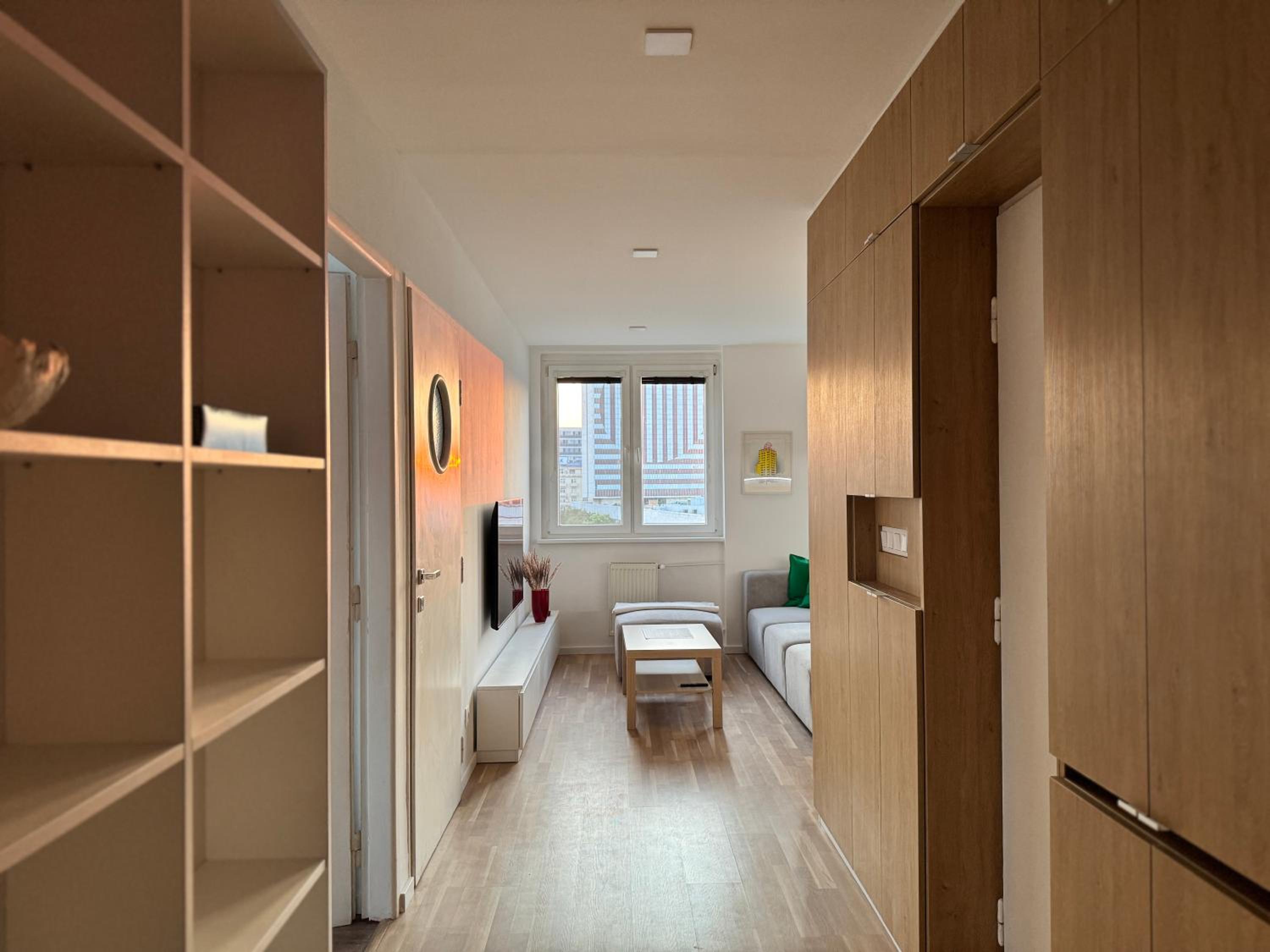 Old Town 3BR Apartment with Castle Views