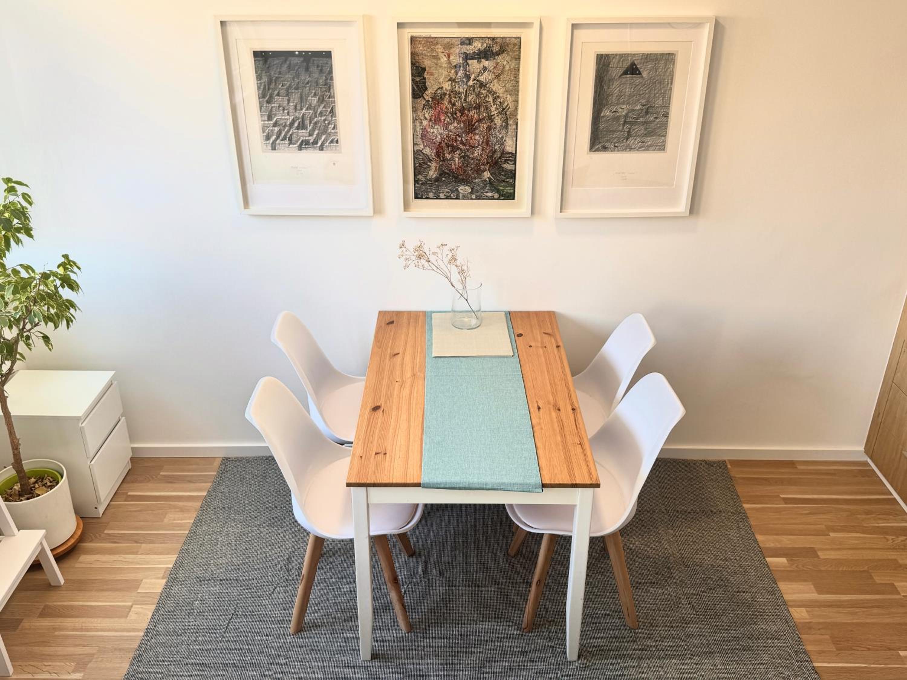Old Town 3BR Apartment with Castle Views