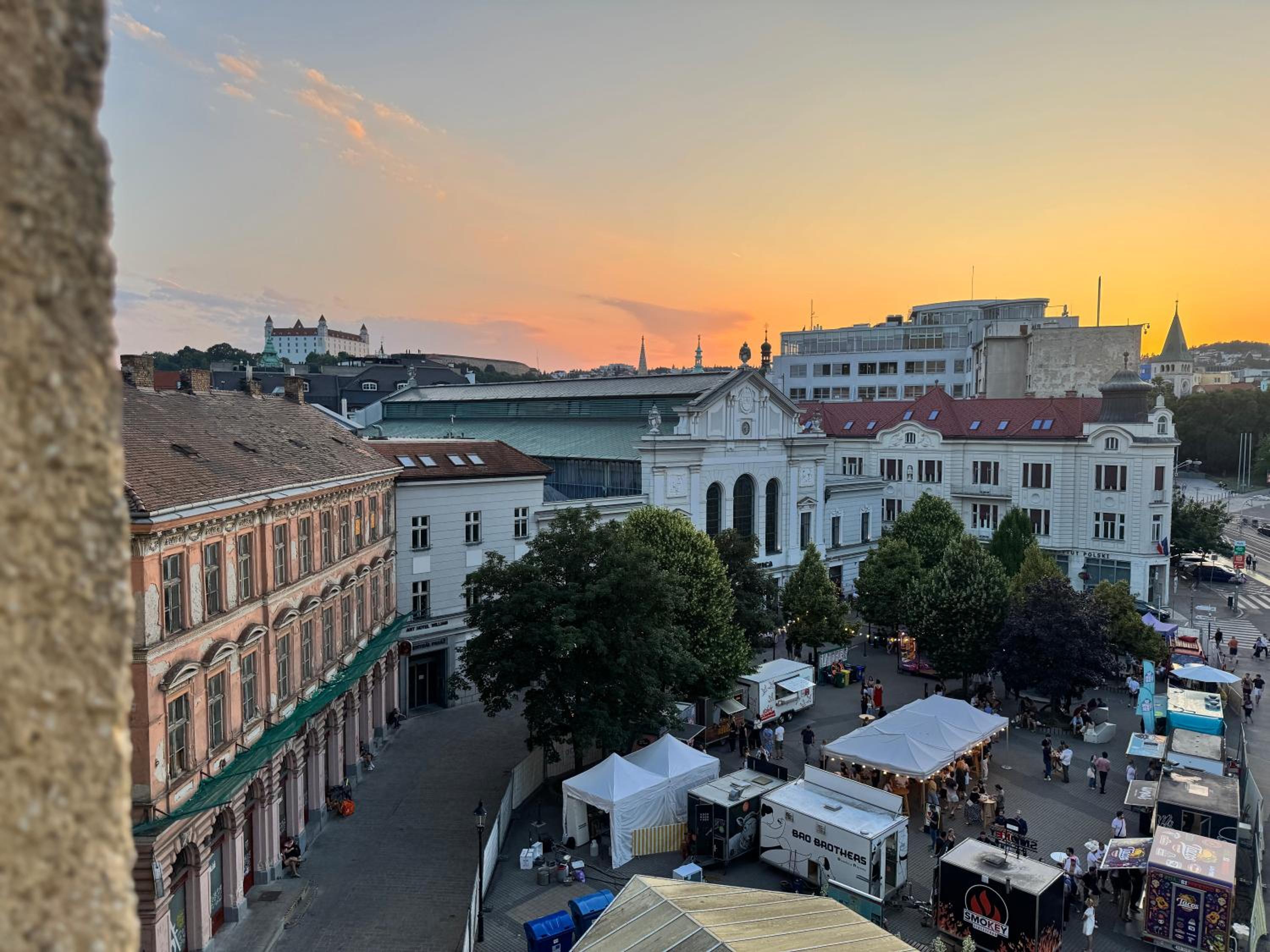Old Town 3BR Apartment with Castle Views