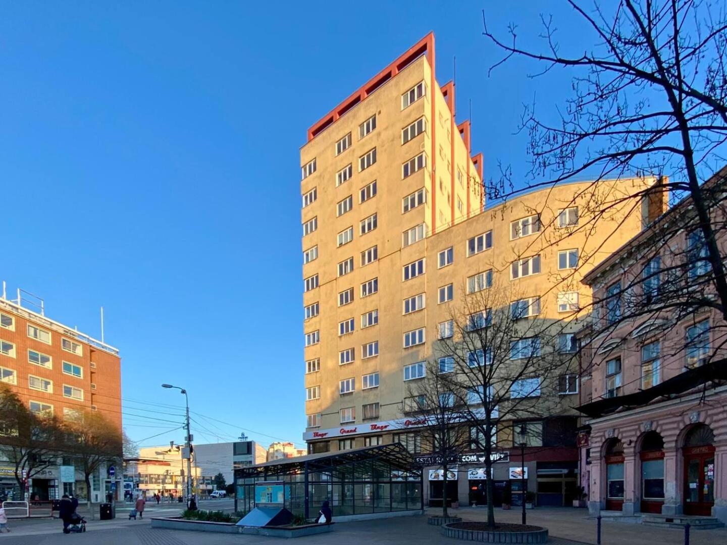 Old Town 3BR Apartment with Castle Views