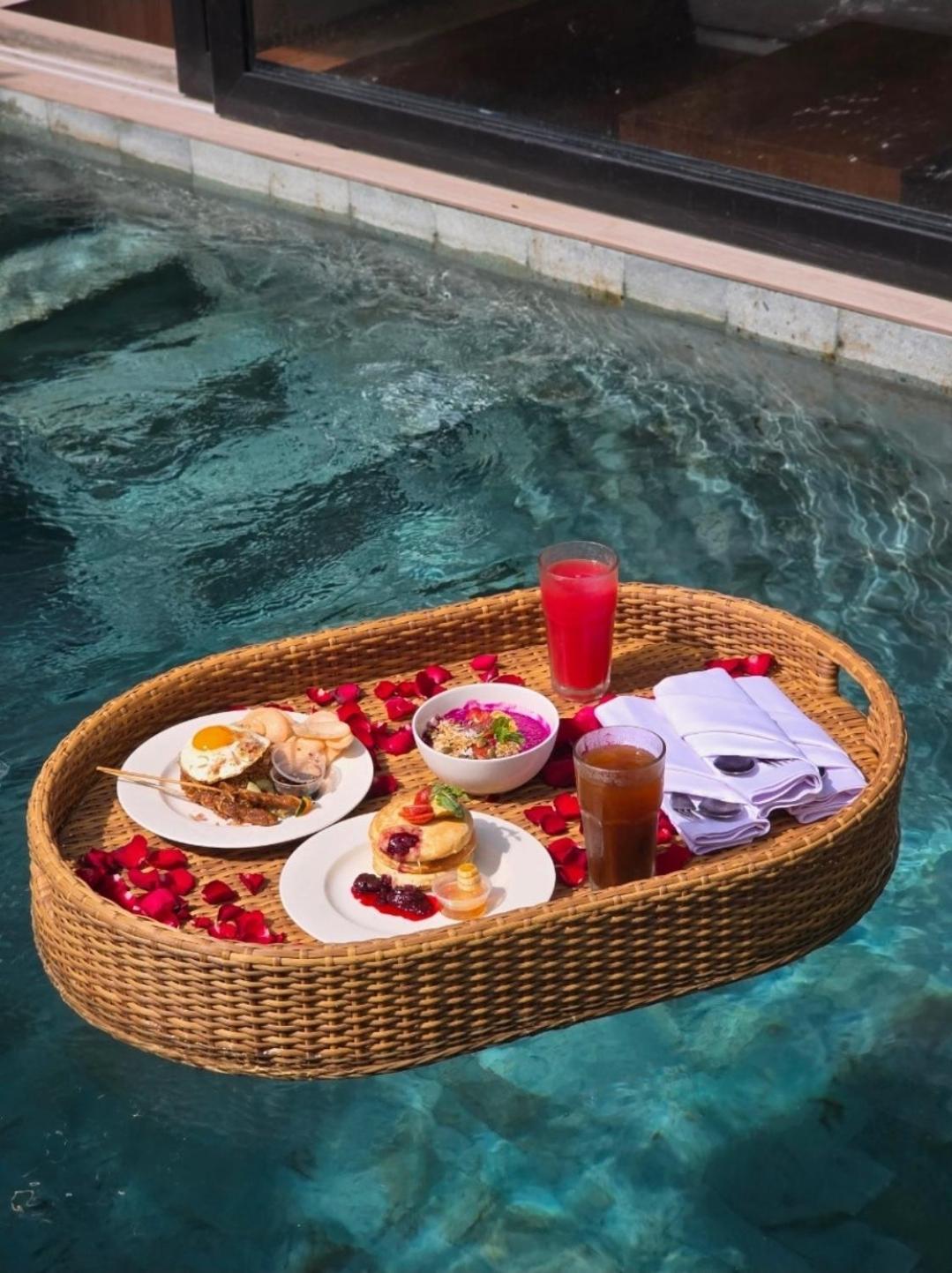 Tropical gadon villa 3BR Canggu