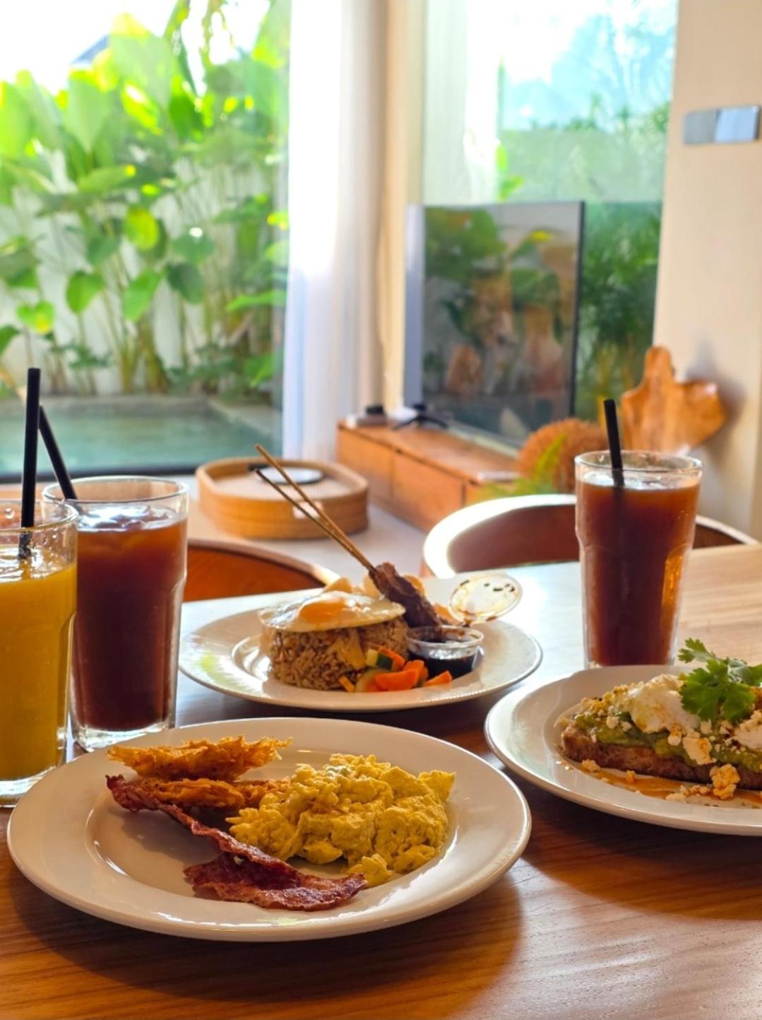 Tropical gadon villa 3BR Canggu