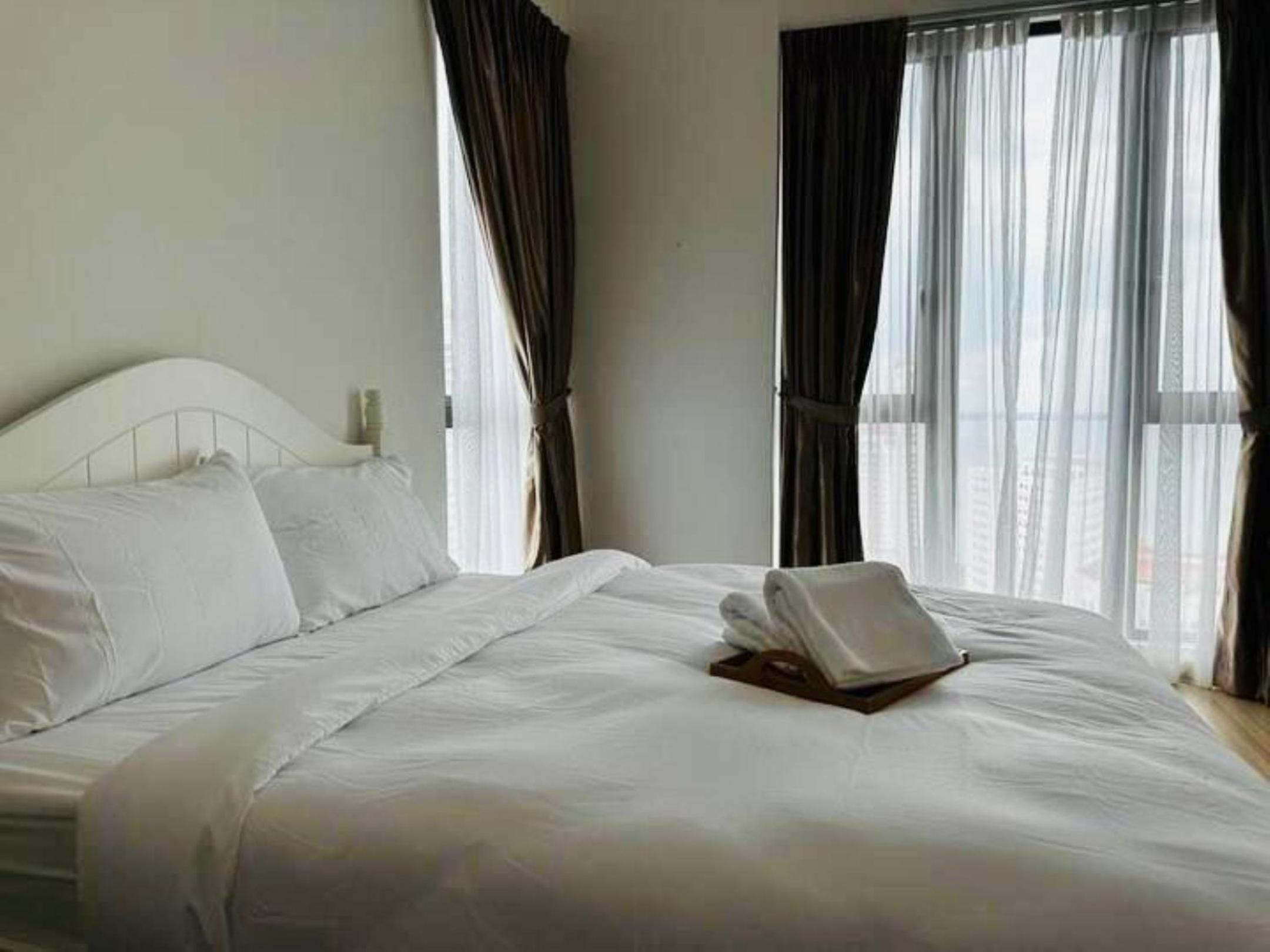 High Floor Seaview 2BR suites with Pool Sauna & Bathtub Near Gurney George Town Jazz Suites 253A