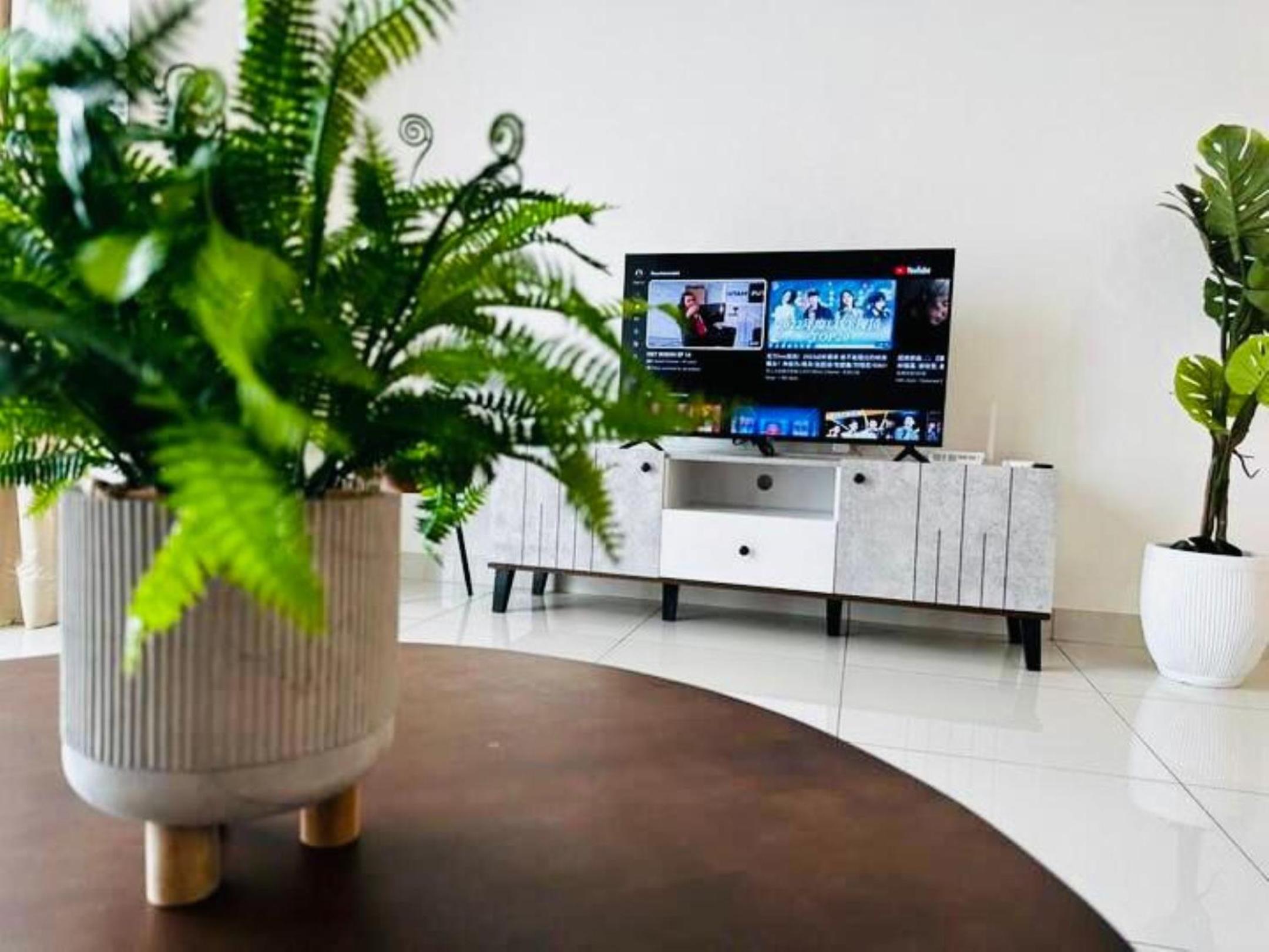 High Floor Seaview 2BR suites with Pool Sauna & Bathtub Near Gurney George Town Jazz Suites 253A