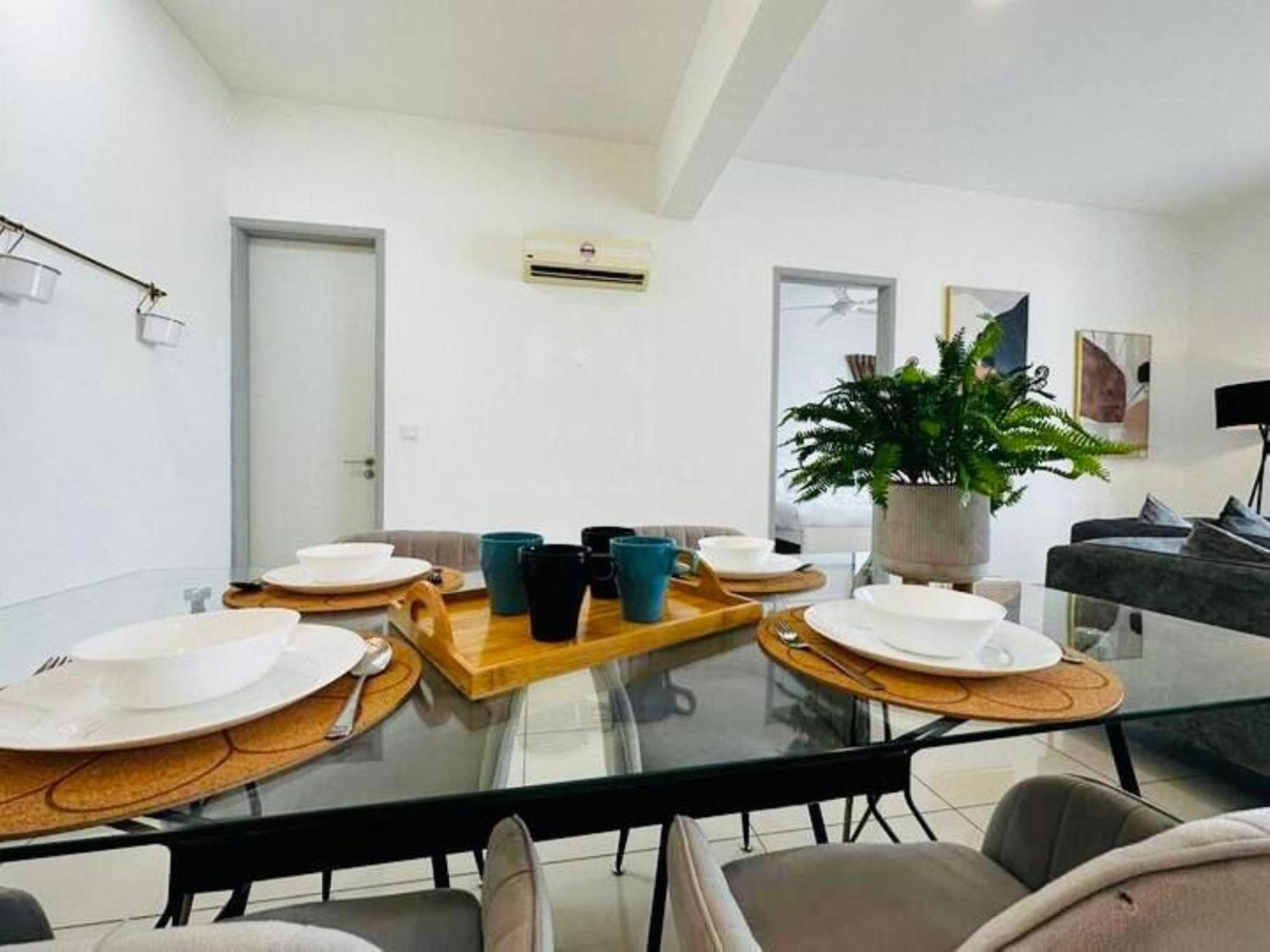 High Floor Seaview 2BR suites with Pool Sauna & Bathtub Near Gurney George Town Jazz Suites 253A