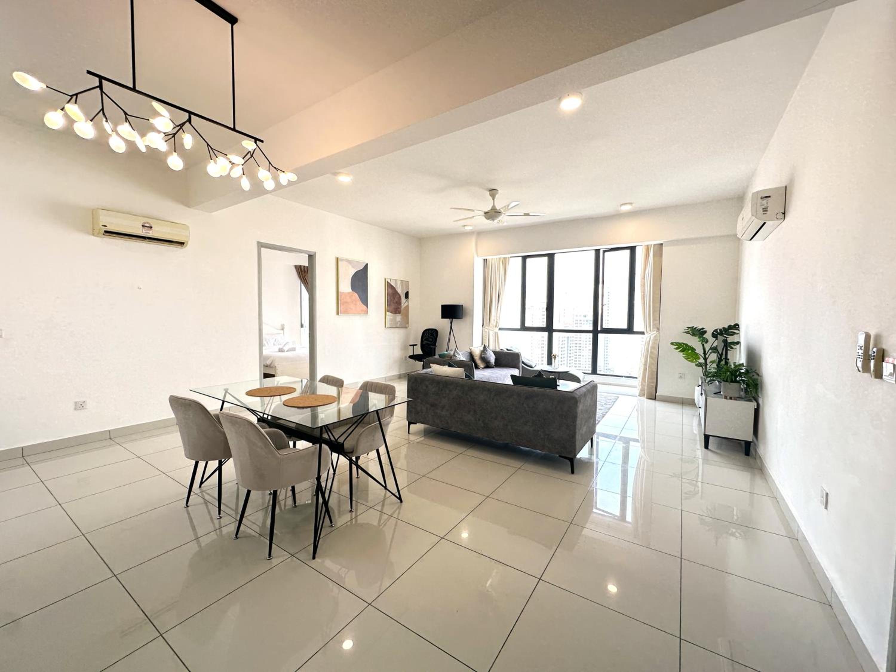 High Floor Seaview 2BR suites with Pool Sauna & Bathtub Near Gurney George Town Jazz Suites 253A