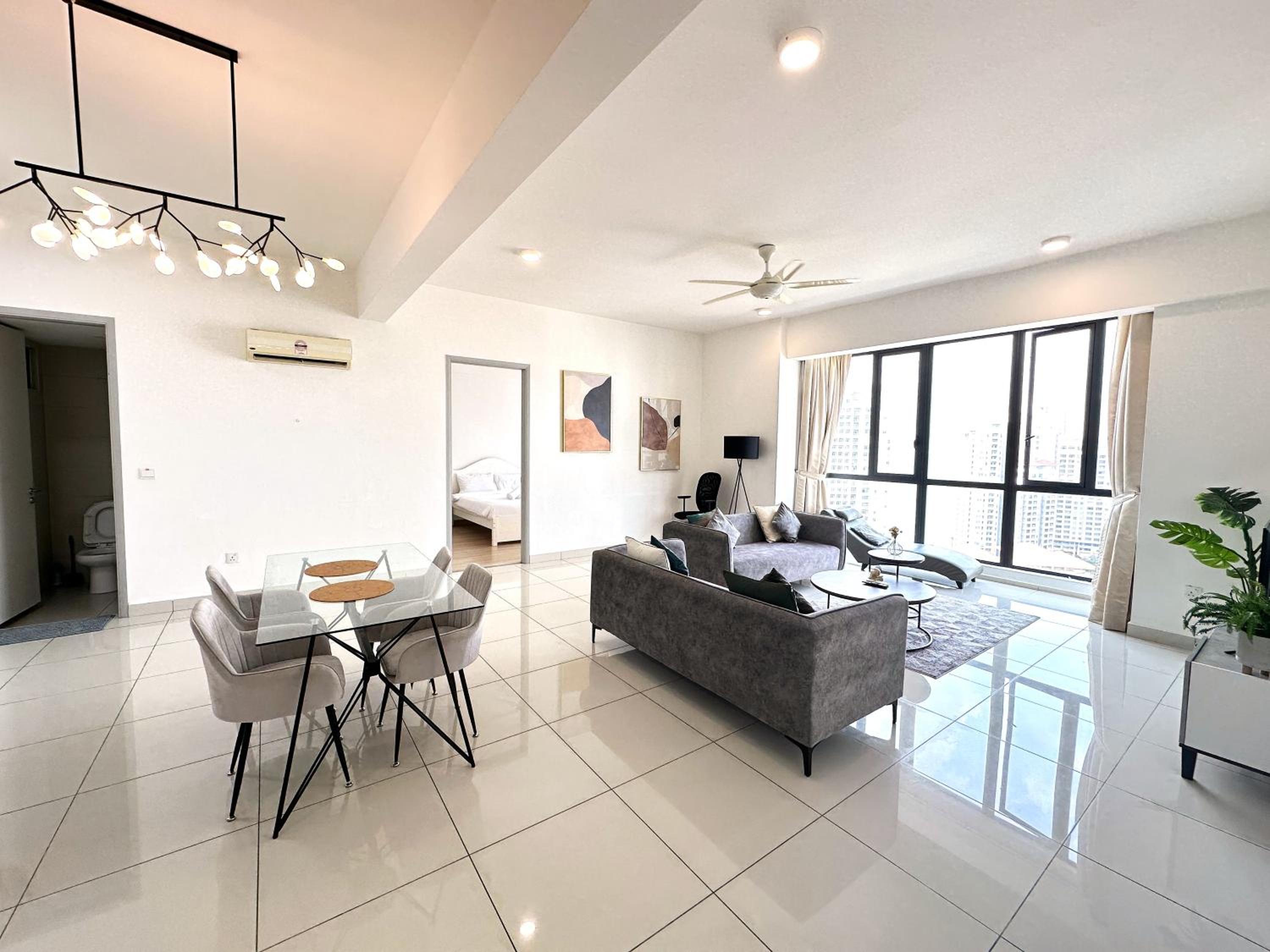 High Floor Seaview 2BR suites with Pool Sauna & Bathtub Near Gurney George Town Jazz Suites 253A
