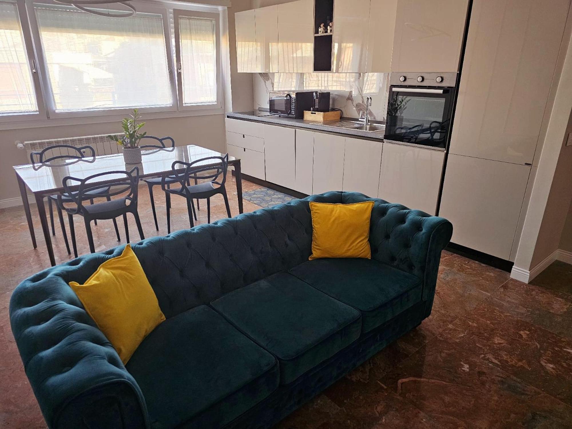 Upper San Pietro elegant flat on metro A with a view