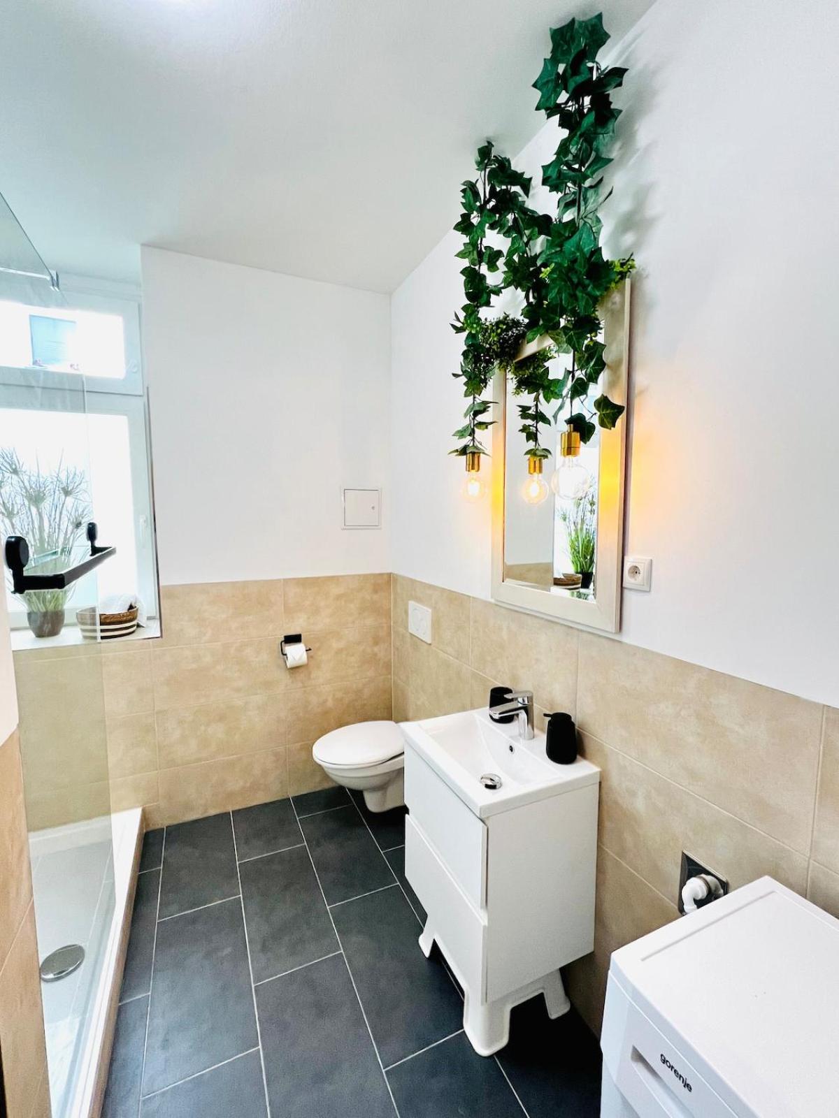 CASA CLARA - Helle 2-Zi-Whg nahe Uniklinik & Zentrum, Küche und SmartTV