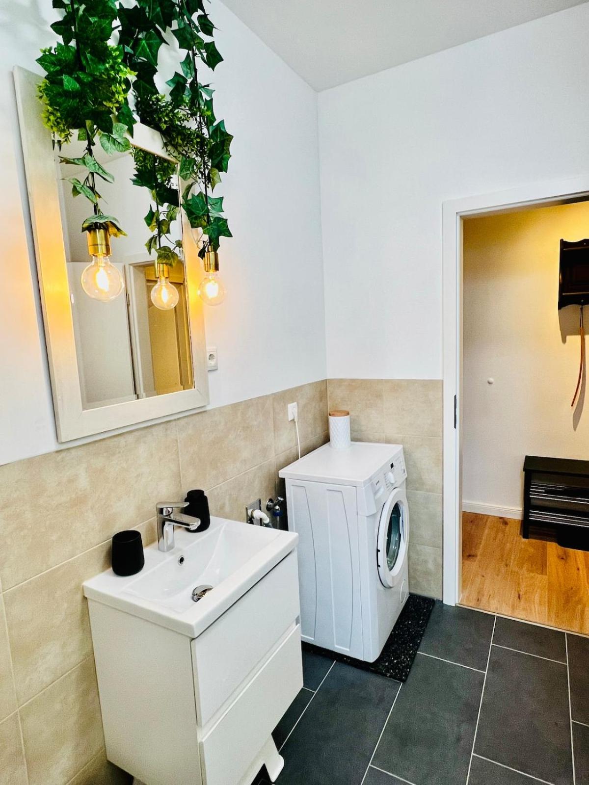 CASA CLARA - Helle 2-Zi-Whg nahe Uniklinik & Zentrum, Küche und SmartTV