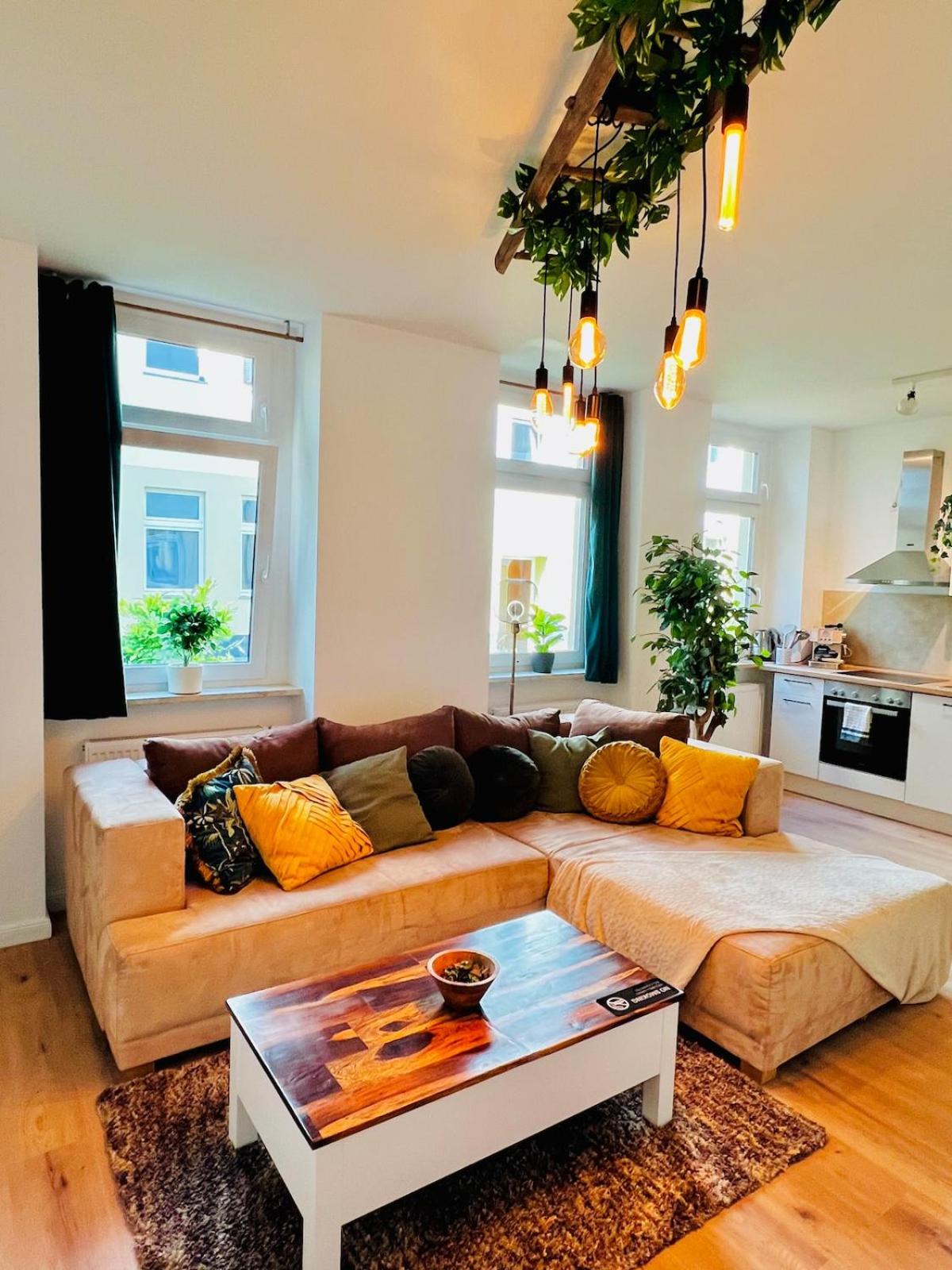 CASA CLARA - Helle 2-Zi-Whg nahe Uniklinik & Zentrum, Küche und SmartTV