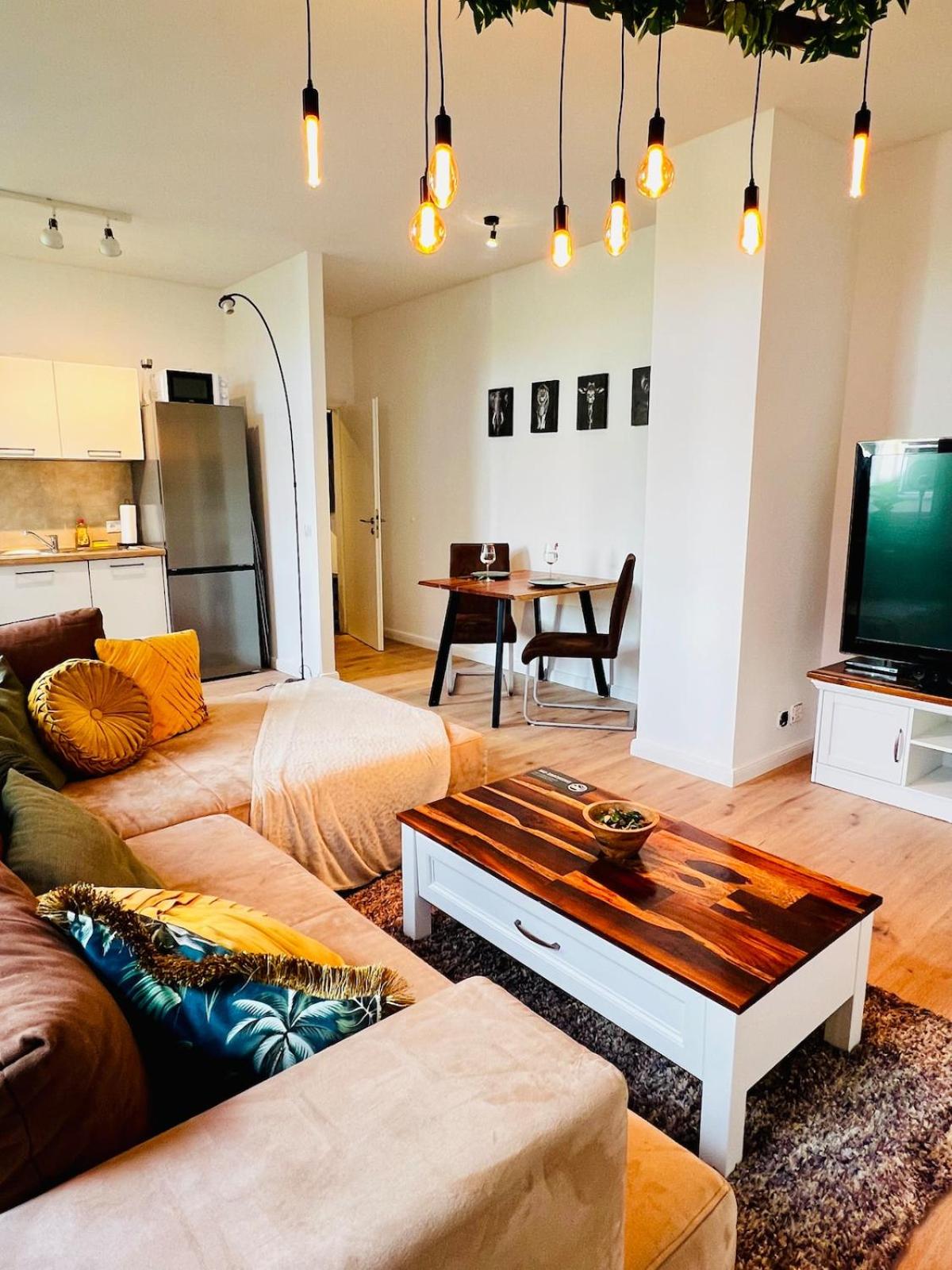 CASA CLARA - Helle 2-Zi-Whg nahe Uniklinik & Zentrum, Küche und SmartTV