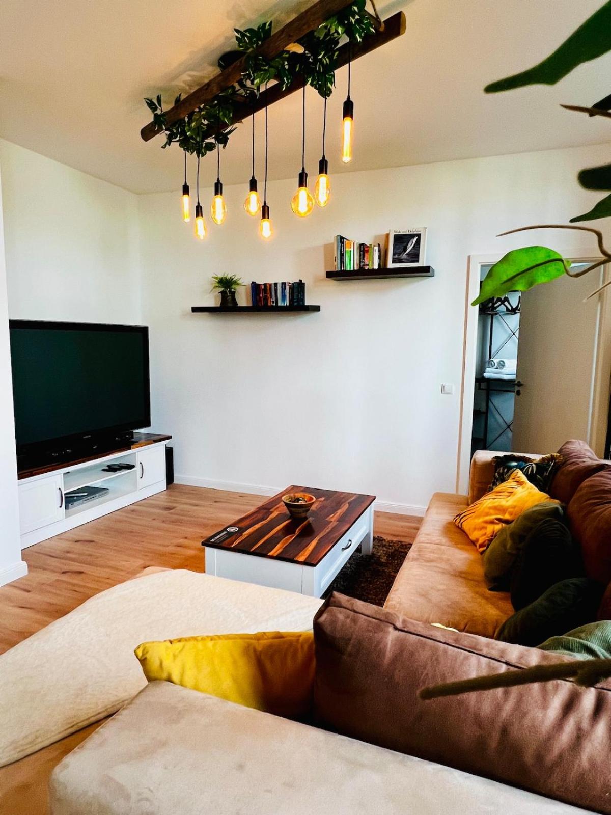 CASA CLARA - Helle 2-Zi-Whg nahe Uniklinik & Zentrum, Küche und SmartTV