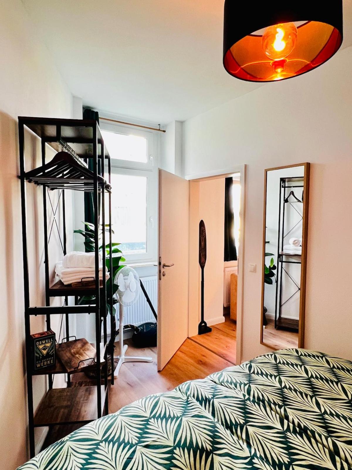 CASA CLARA - Helle 2-Zi-Whg nahe Uniklinik & Zentrum, Küche und SmartTV