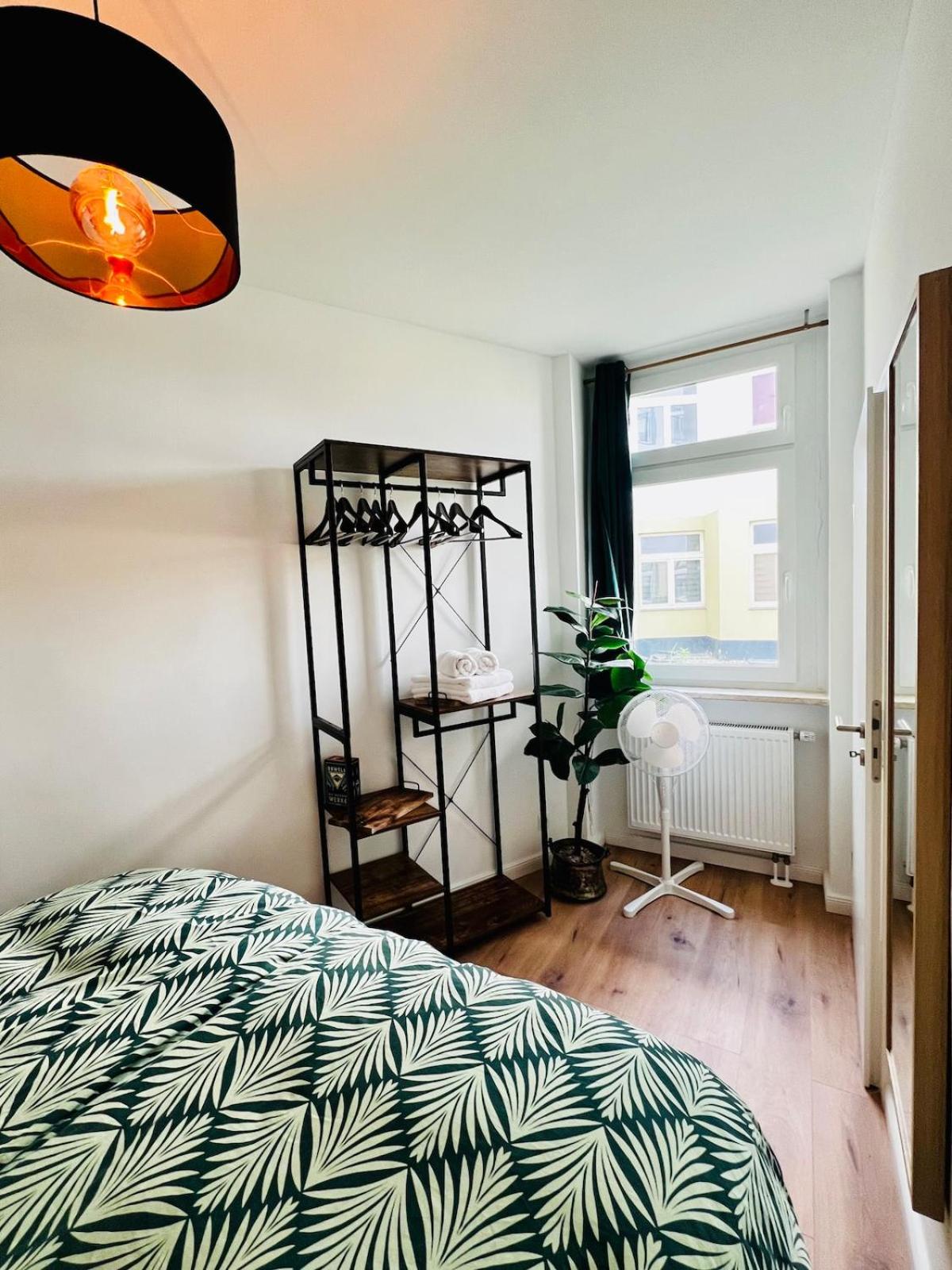 CASA CLARA - Helle 2-Zi-Whg nahe Uniklinik & Zentrum, Küche und SmartTV