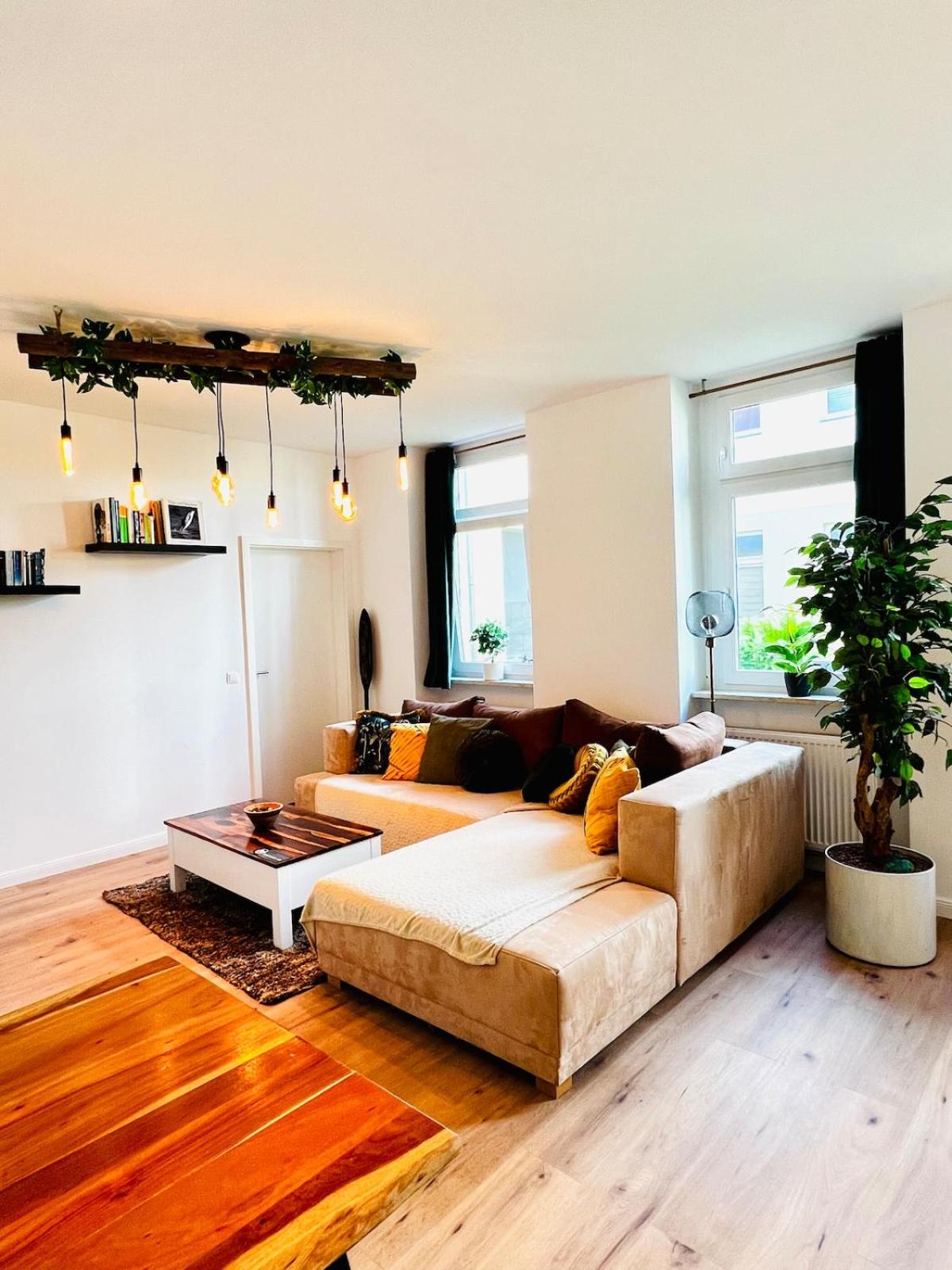 CASA CLARA - Helle 2-Zi-Whg nahe Uniklinik & Zentrum, Küche und SmartTV