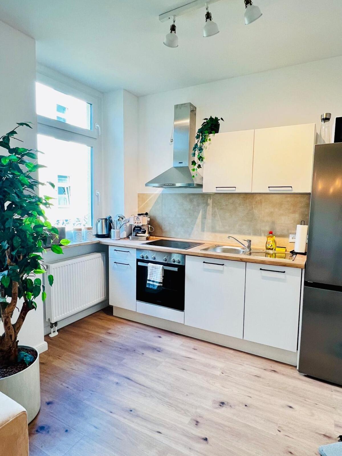 CASA CLARA - Helle 2-Zi-Whg nahe Uniklinik & Zentrum, Küche und SmartTV