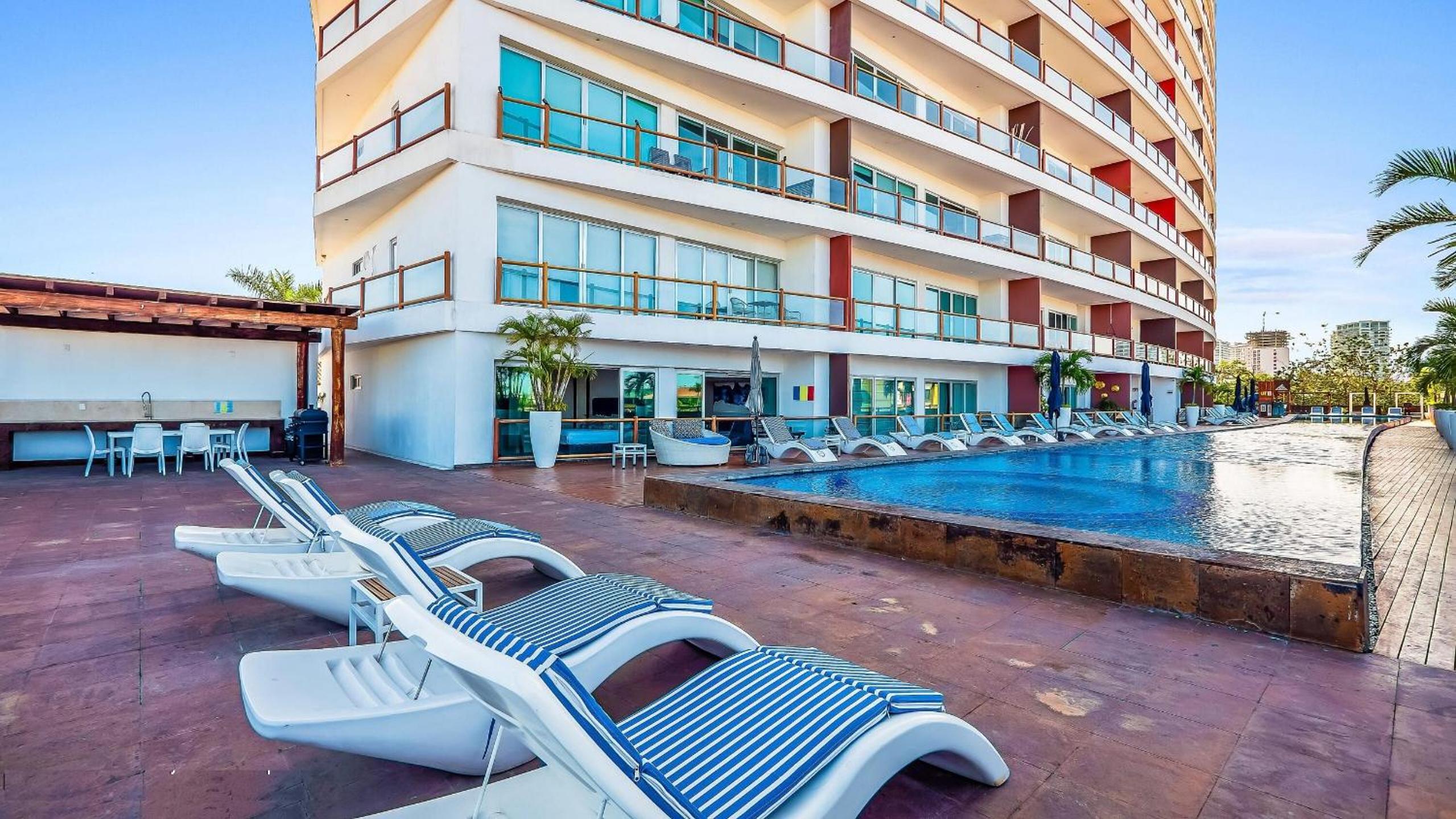 Deck12 Casino and Resort by Monyxbnb